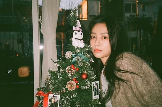 カン・ミナのインスタグラム：「🖤」