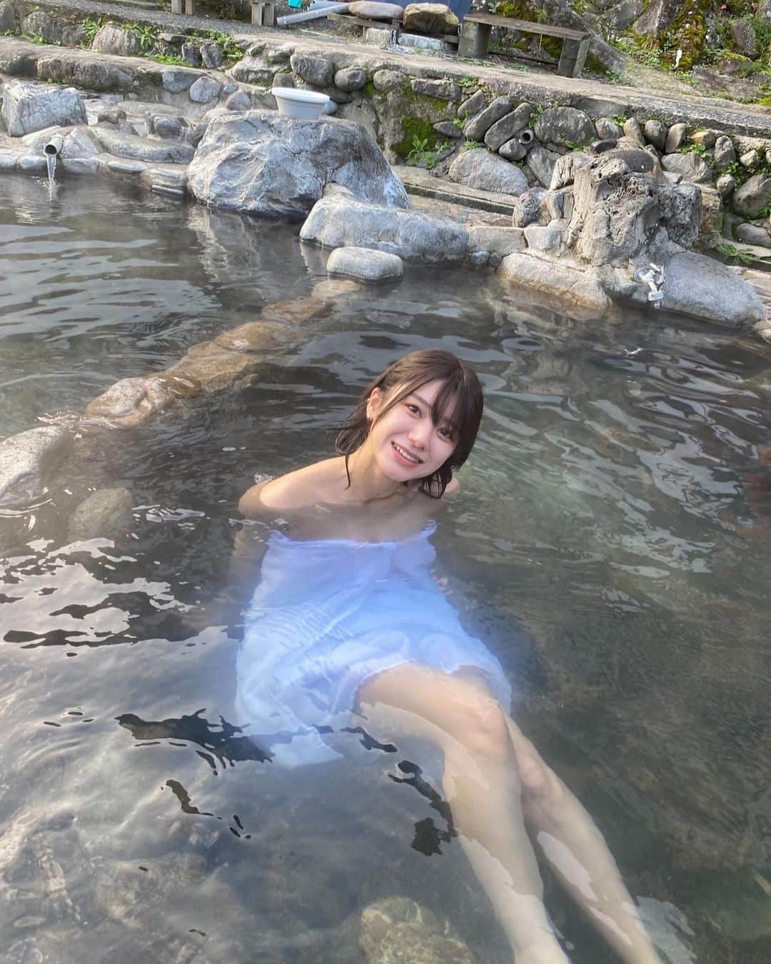大西桃香のインスタグラム：「温泉〜🫶🏻  最高の露天風呂でした🧴♨   #鳥取  #ロケ  #akb48最近聞いたよね」
