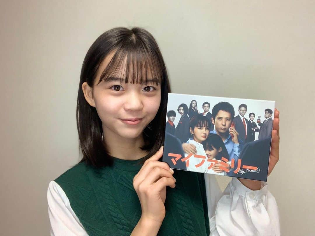 大島美優さんのインスタグラム写真 - (大島美優Instagram)「『「マイファミリー」一挙放送SP』が、12月29日木曜日の 朝7時から午後6時まで放送されます！  ドキドキハラハラをもう一度楽しむことができます😳  皆さん是非ご覧ください。  そして、DVD&Blu-ray BOXも発売中です💿  そちらも合わせてチェックしてください🐸🧡  DVD&Blu-ray BOXでは特典映像もご覧いただけます👀 クランクアップ集をみて、また皆さんにお会いしたくなりました🥺🧡  #TBS #マイファミリー #鳴沢友果 役 #大島美優」12月28日 20時44分 - miyu_oshima.official