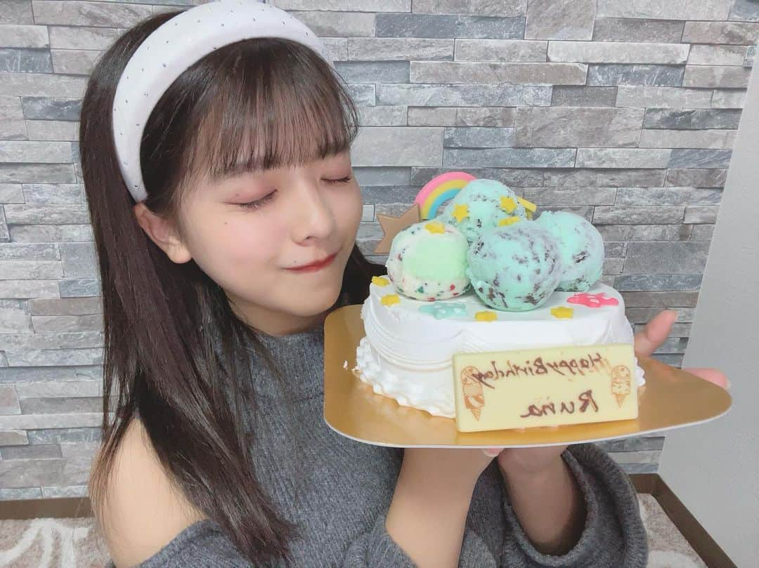 山本琉愛さんのインスタグラム写真 - (山本琉愛Instagram)「. 今日で19歳になりました🎂  これからもよろしくお願いします💞」12月28日 20時54分 - yamaru____03