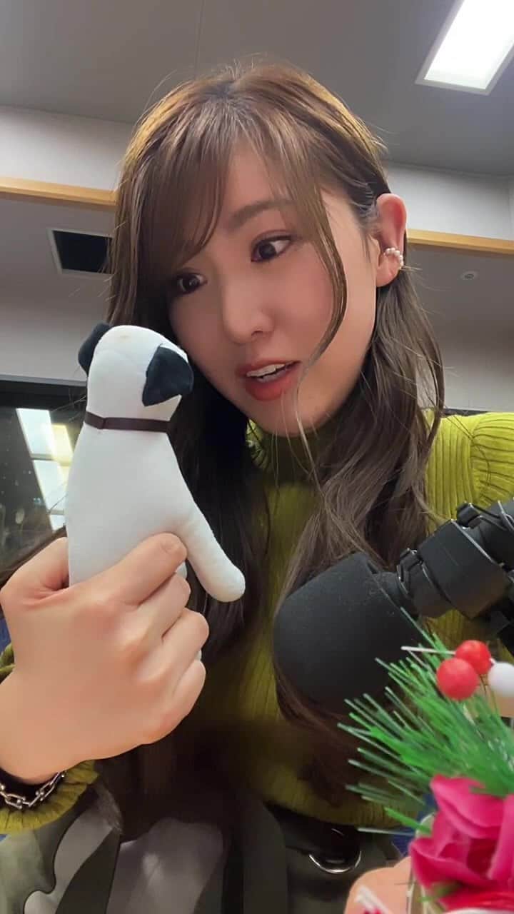 おかゆのインスタグラム：「ラジオアミューズメントパーク「ラジおかゆ」 収録中！🐶💫  嬉しいお知らせも！！！🎊🥹」