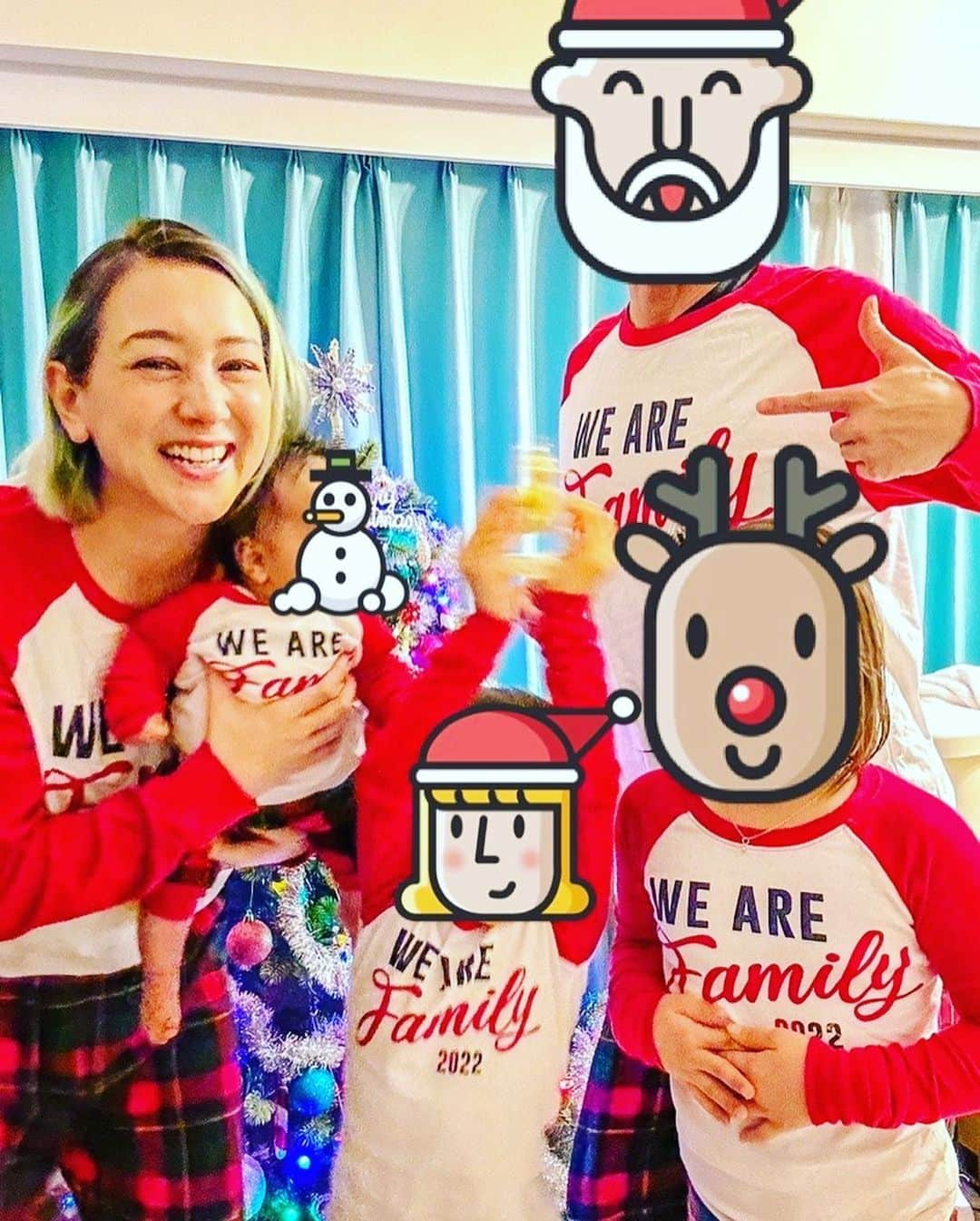 SHELLY（シェリー）さんのインスタグラム写真 - (SHELLY（シェリー）Instagram)「遅ればせながら… Merry Christmas 🎄   新入りを迎えて初のクリスマスはバッタバタでしたが、みんなで集まって今年も大盛り上がりでした！  #人数が多過ぎて全員揃った写真が撮れなかった #プレゼントは今年もホームアローン状態 #今年は子供達と一緒に私の一番好きなクリスマス映画見ました #エルフ #もっと日本でも認知されてくれ！！」12月28日 21時12分 - shelly_official_shelly