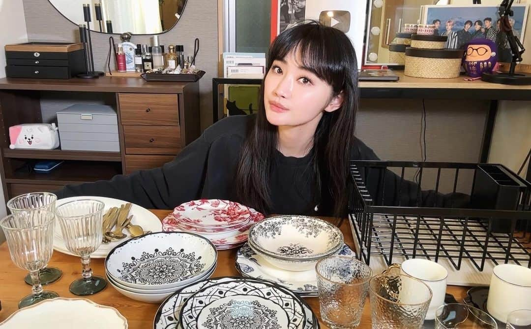 柳橋唯のインスタグラム：「お久しぶりにYouTube公開しました。  今回は楽天、Francfranc、ZARA HOMEで買った食器&キッチン用品たちです。  ビジュアル良しなアイテムが勢揃いしていますのでご覧いただけましたら幸いです。  #久しぶりに様子のおかしさ大爆発 #クスッと笑えてライトに見られるので年末のお供にどうぞ #8枚目はお気に入りブスカワ写真」