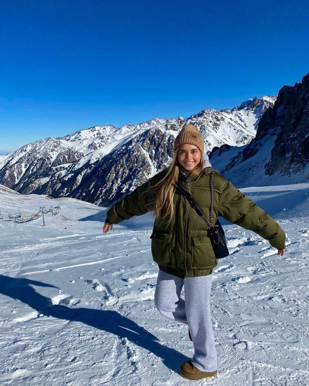 エレーナ・ラジオノワのインスタグラム：「Горы - мое место силы🏔️💙」