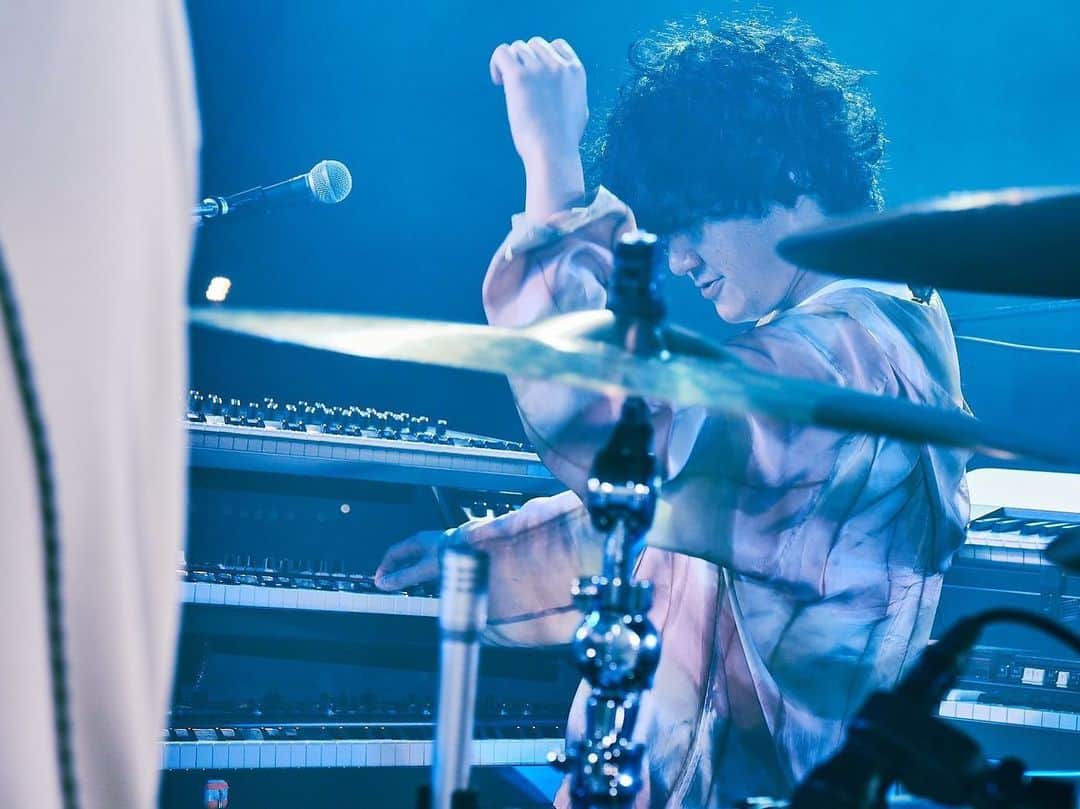 長谷川大喜のインスタグラム：「【COUNTDOWN JAPAN 22/23】ありがとうございました。 2022年ライブ納め。 1曲目の1音目から感極まりそのまま最後の1音まで演り切りました。 気持ちよかったー！ photo:@imdaisukesakai」