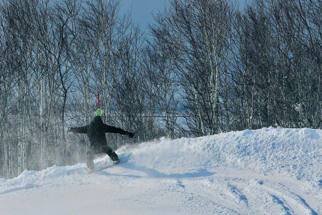 吉田拓巳さんのインスタグラム写真 - (吉田拓巳Instagram)「念願のこの季節がやってきて、先日シーズンイン！ 早速良い感じの大当たりでした….!!!  Photo by @96_taka   #snowboard  #niseko  #powder」12月28日 22時29分 - tkmivj