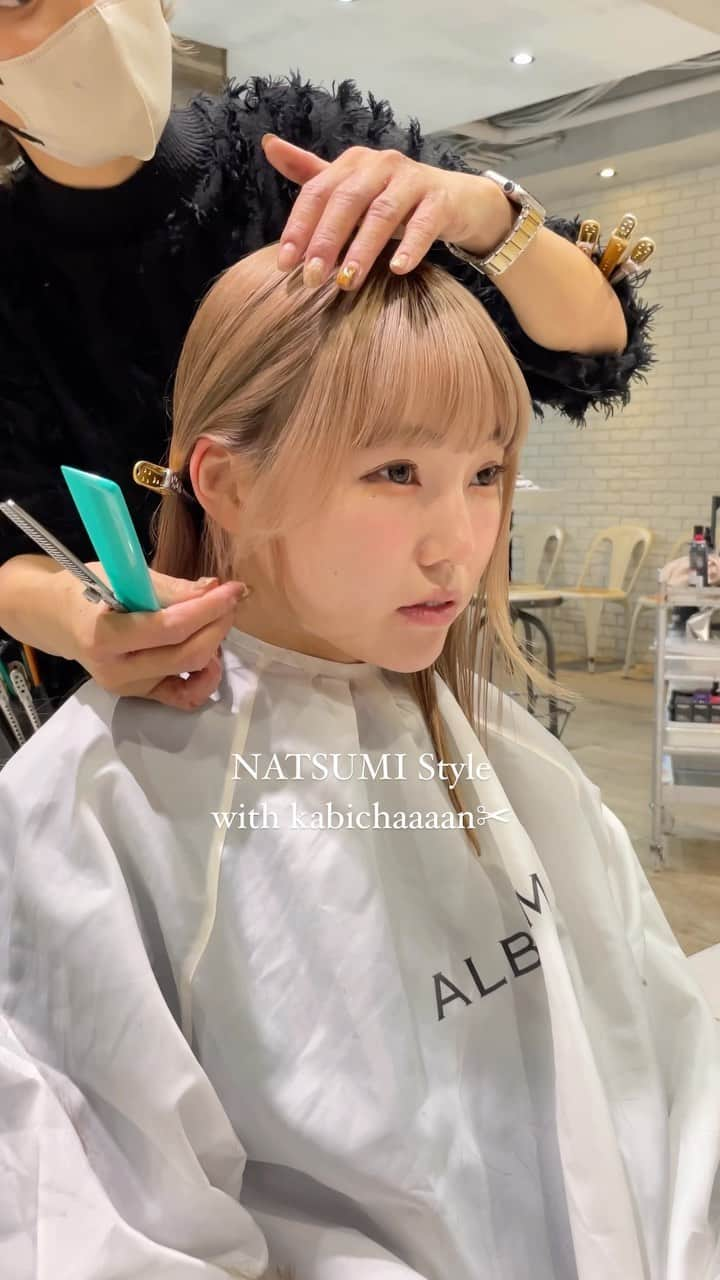 NATSUMI/渋谷店のインスタグラム：「ガーリー担当のかびちゃんに似合わせカット💓 任せてくれてありがとう🥺✨ @album_kabichaaaan  #顔まわりカット #前髪 #前髪カット #おくれ毛 #カット #カット動画 #美容師 #cut #理发 #短发 #发型 #发色 #发型师 #剪 #剪定 #剪頭髮」