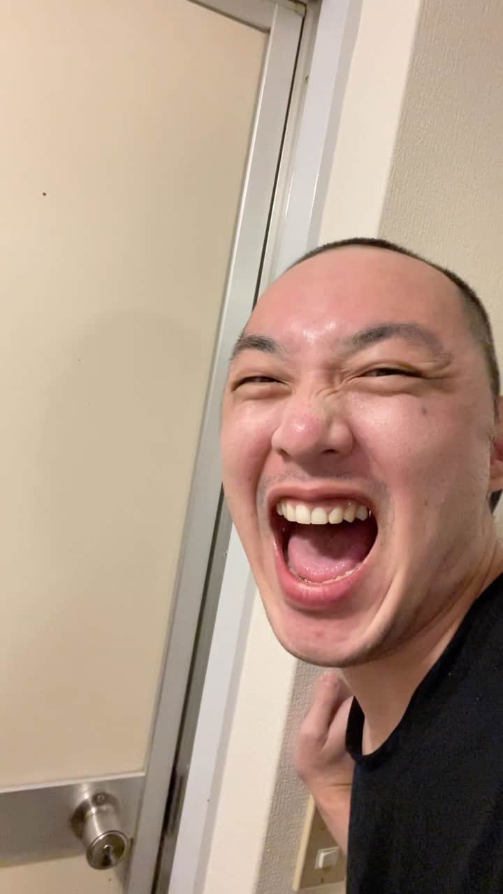 濵田大輔のインスタグラム：「Prank panasin air 🔥🐳 Siapa yang mandi yaa #prank」
