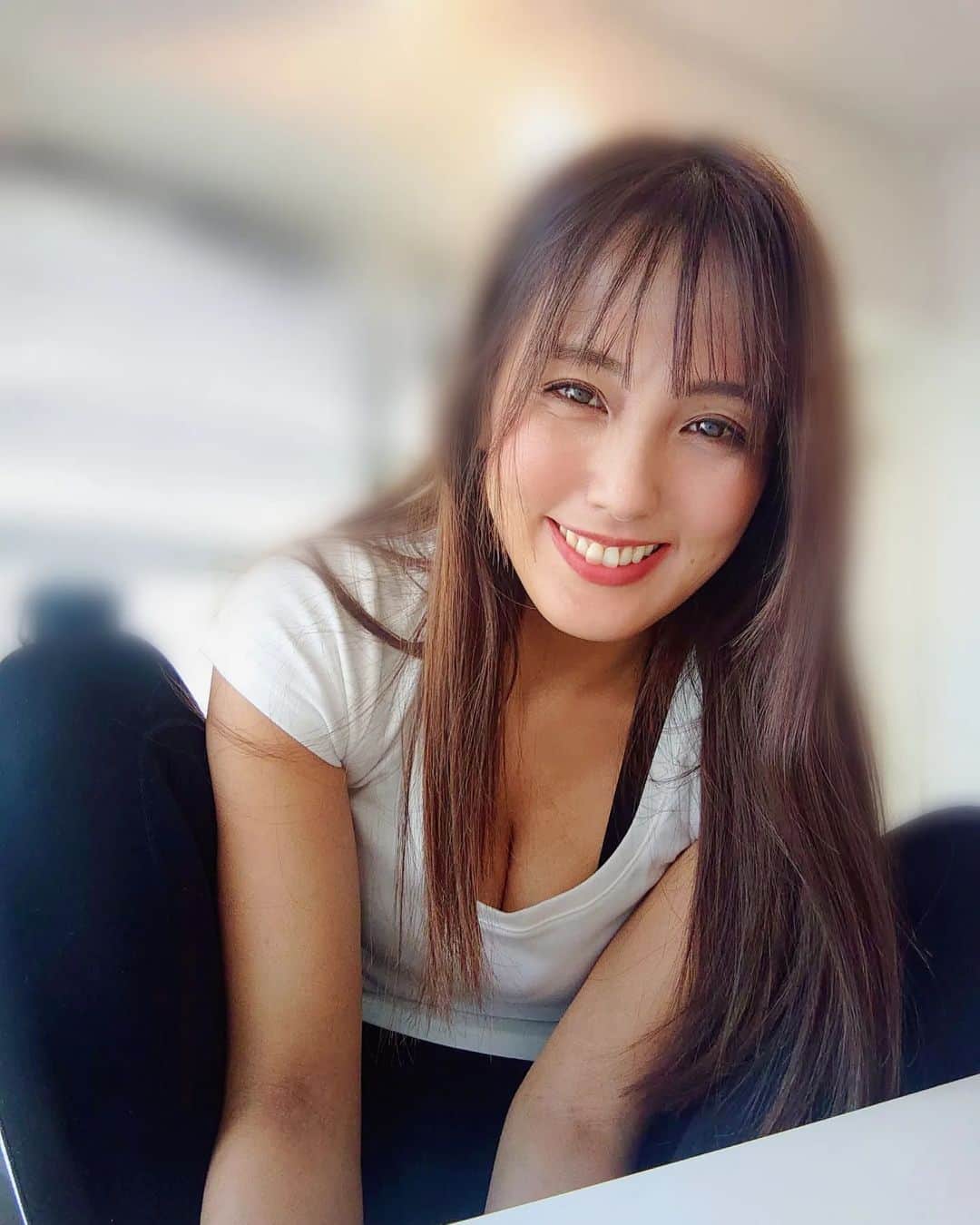 日里麻美のインスタグラム：「* 2022年も残り4日！を主張  今年も残り少ないけど 中々やりたい事と進み具合がうまく行かなくてもどかしい事もあるけども 最後の最後までやりきれたらなーと  今年も沢山お付き合いありがとうです。  * *  【販売中】 💠抑えきれない胸の鼓動　DVD & Blu-ray Amazonなどで購入できます 💠グラビア学園　グラビア動画&デジタル写真集　Amazon、DMMで購入できます  【TV、Web】 💠さまぁ～ずチャンネル　『訳あり女』『アシスタントオーディション』  💠YouTube　『ひさっちゃんねる』で検索  💠橋上秀樹アナライズTV アシスタントMC  💠チョコブラABEMA限定動画  💠Abema「BAZOOKA!!!」#12  【イベント】  💠1/12  まーすた下北沢店ゲスト🀄 💠1/21  未定 💠1/29  アイドルだらけの麻雀大会ゲスト🀄 * * *」