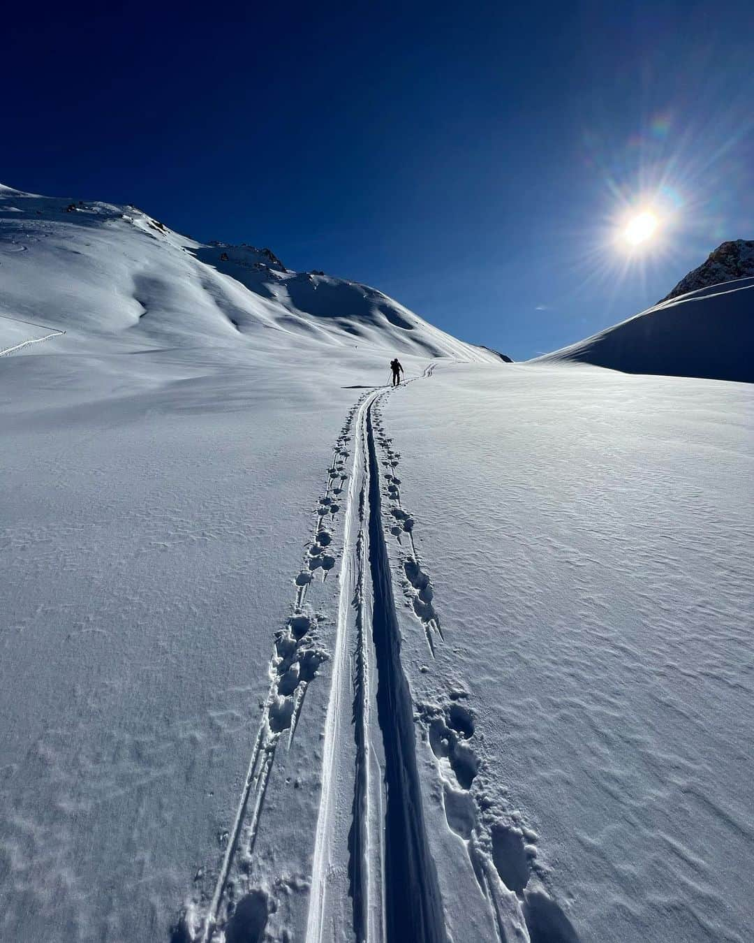 ジェームズ・ロシターさんのインスタグラム写真 - (ジェームズ・ロシターInstagram)「Challenge yourself, there is always another level to achieve and a reward will be waiting for you after the hard work ❄️🎿⛷️💫」12月28日 23時41分 - rossiterracing