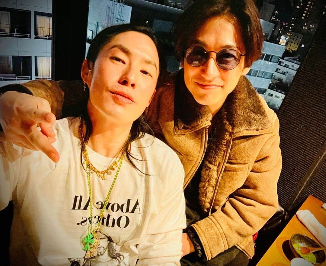 ディーン・フジオカのインスタグラム：「Heart-to-heart selfies🗼 @vannesswu so long! #godstiming 🙏」