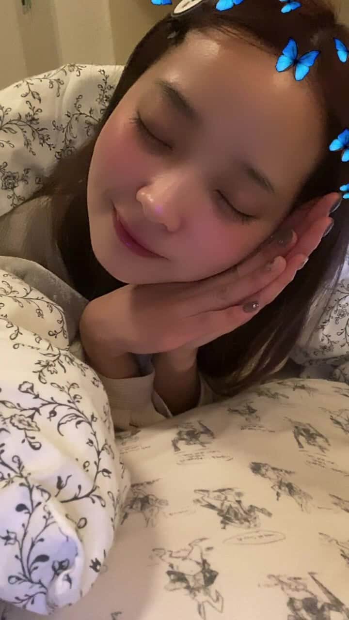 mimのインスタグラム：「寝る前にね」
