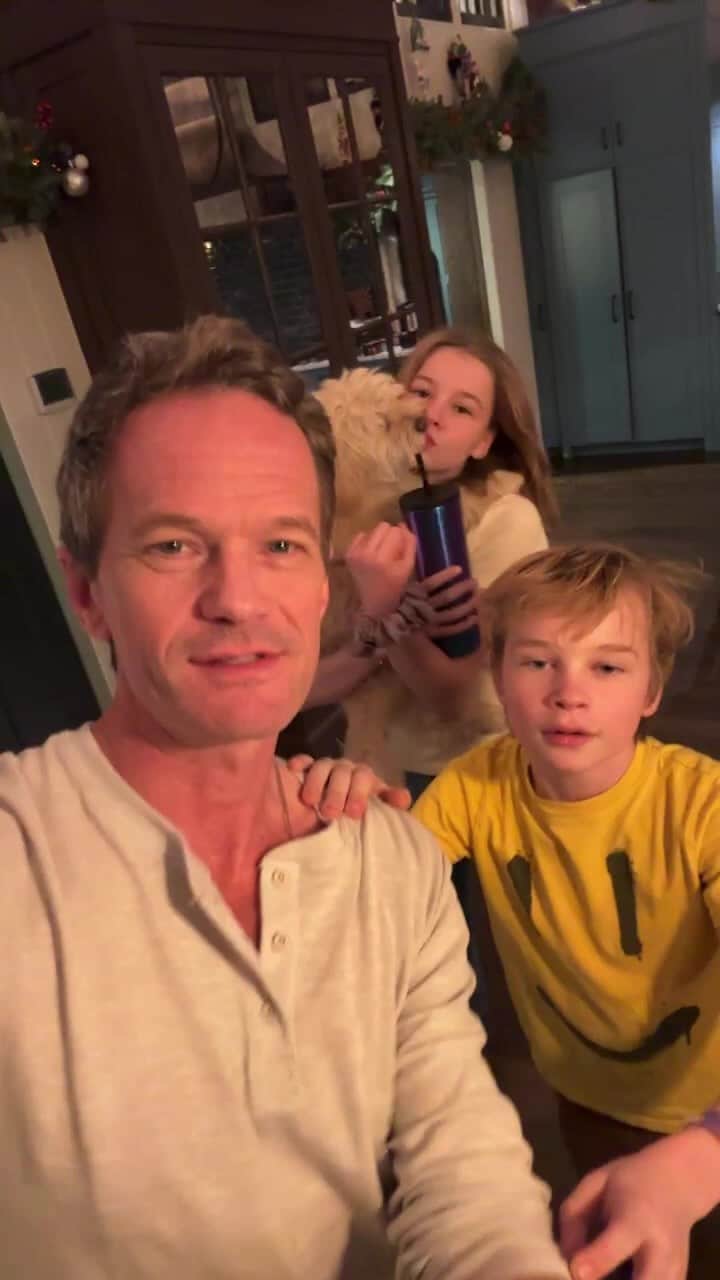 ニール・パトリック・ハリスのインスタグラム：「Shabu shabu dinner with the family! @dbelicious」