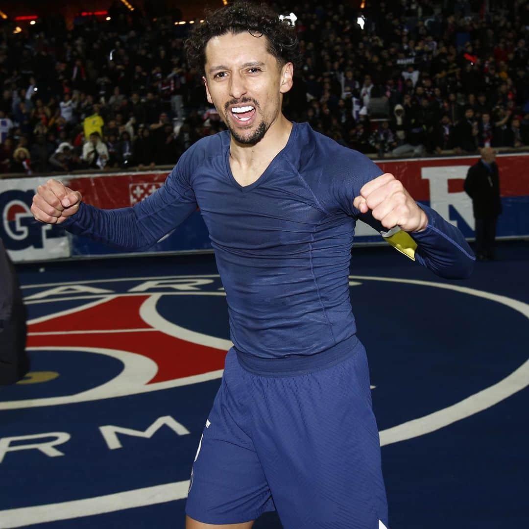 マルコス・アオアス・コレアのインスタグラム：「Back at Home 🤩 #ParcDesPrinces #AllezPSG 🔴🔵」