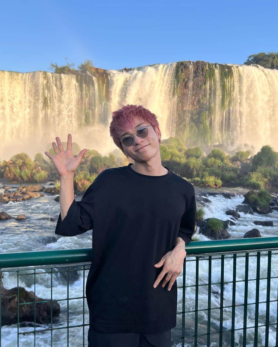 FUKAMIさんのインスタグラム写真 - (FUKAMIInstagram)「São Pauloの後はIguaçúへ。  世界三大瀑布と言われてる世界遺産でもあるIguaçúの滝は、地球の大きさを感じるすごい景色でした❤️ 滝に面した国立公園内のホテルは外見完璧！お部屋に過度な期待は要注意でしたよ❤️😂 でも素晴らしい体験だった！YouTube楽しみにしててね^_^ @belmondhoteldascataratas」12月29日 20時06分 - stylist_fukami