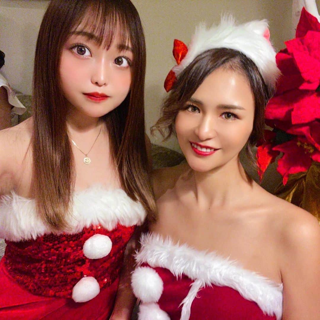 中山千恵子のインスタグラム：「Merry Xmas🎄✨  みんなサンタさん来てくれたかな？🎅  #xmas #クリスマス #サンタコス  #コスプレ #christmas #christmas2022 #happychristmas  #圣诞节 #크리스마스 #hairstyles #party」