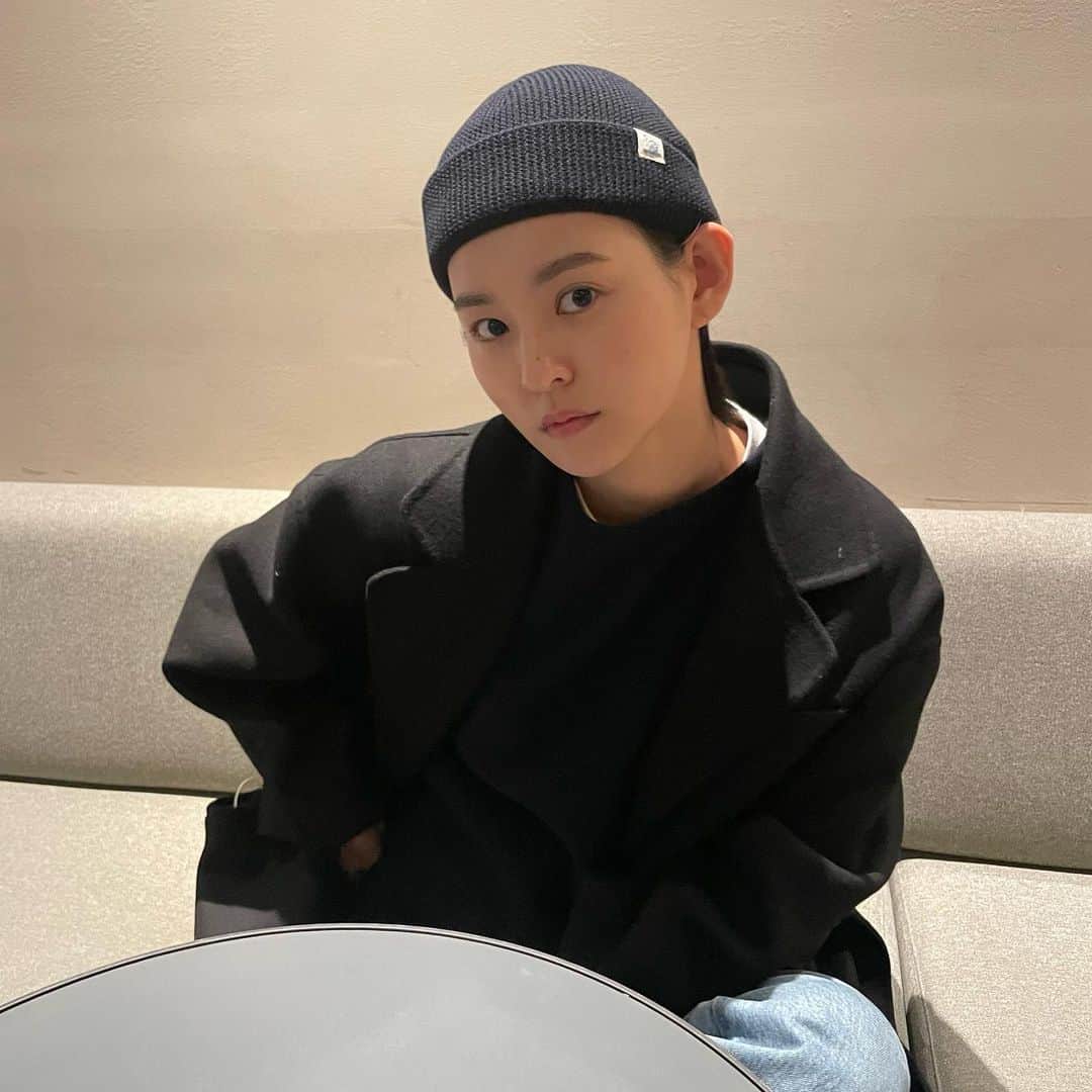 キム・ユネのインスタグラム：「🧤🫐」
