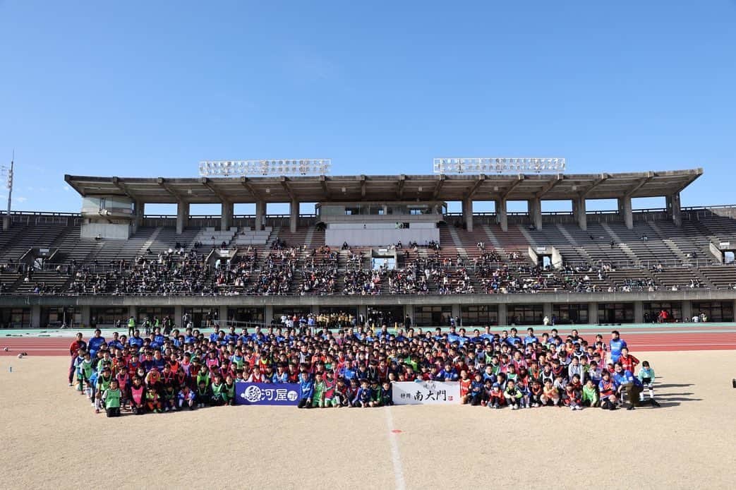 大久保択生さんのインスタグラム写真 - (大久保択生Instagram)「「第5回駿河屋サッカー教室」  １２月２８日は第5回駿河屋サッカー教室に参加してきました。 日本や清水を代表するレジェンドの方々とやるサッカーは最高でした！久々の勝ちロコも最高！ また呼んでもらえるように頑張ります！  #第5回駿河屋サッカー教室 #駿河屋 #南大門 #サッカー教室 #レジェンド #勝ちロコ #大久保択生」12月29日 19時03分 - takuookubo01