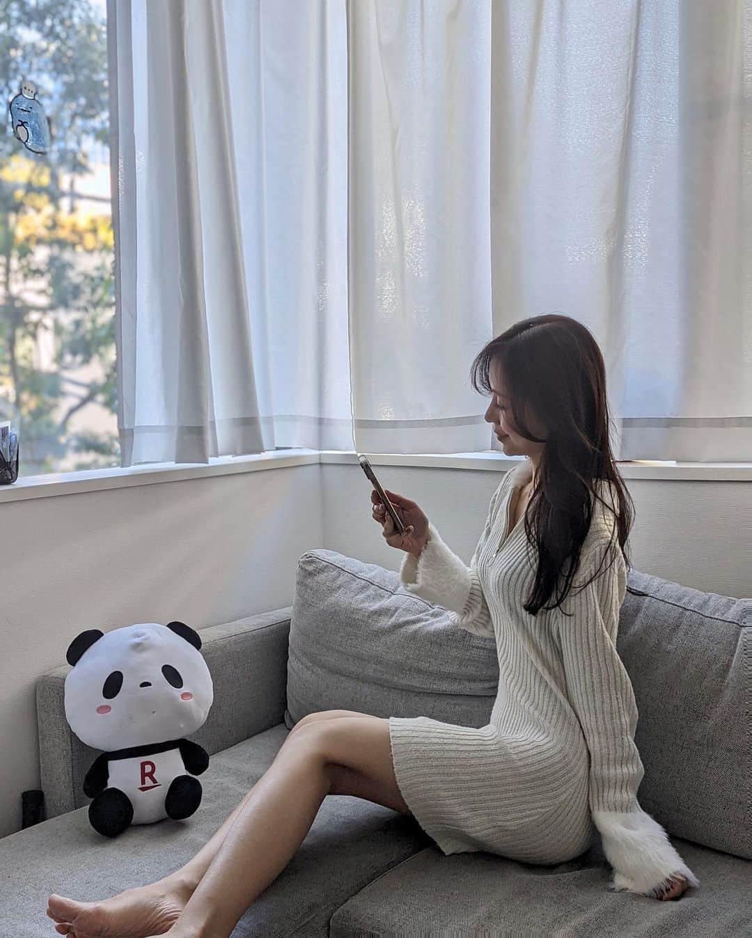 丸山悠美のインスタグラム：「契約している楽天モバイル📲🤍  楽天ポイントが貯まるから、便利✨ そして料金は最大でも月2,980円(税込3,278円) データ使用量はどれだけ使っても無制限✨ ※公平なサービス提供のため通信速度制限する場合あり。エリア外最大1Mbps。通話料等別 無制限は楽天回線エリアのみ  なところが嬉しい😍 お仕事で使ったり 娘と動画やYouTube見たり 沢山使うから本当にありがたい👧♡  電波は、週末の銀座・新宿も繋がってサクサクです🕊  #楽天モバイル#PR #楽天」