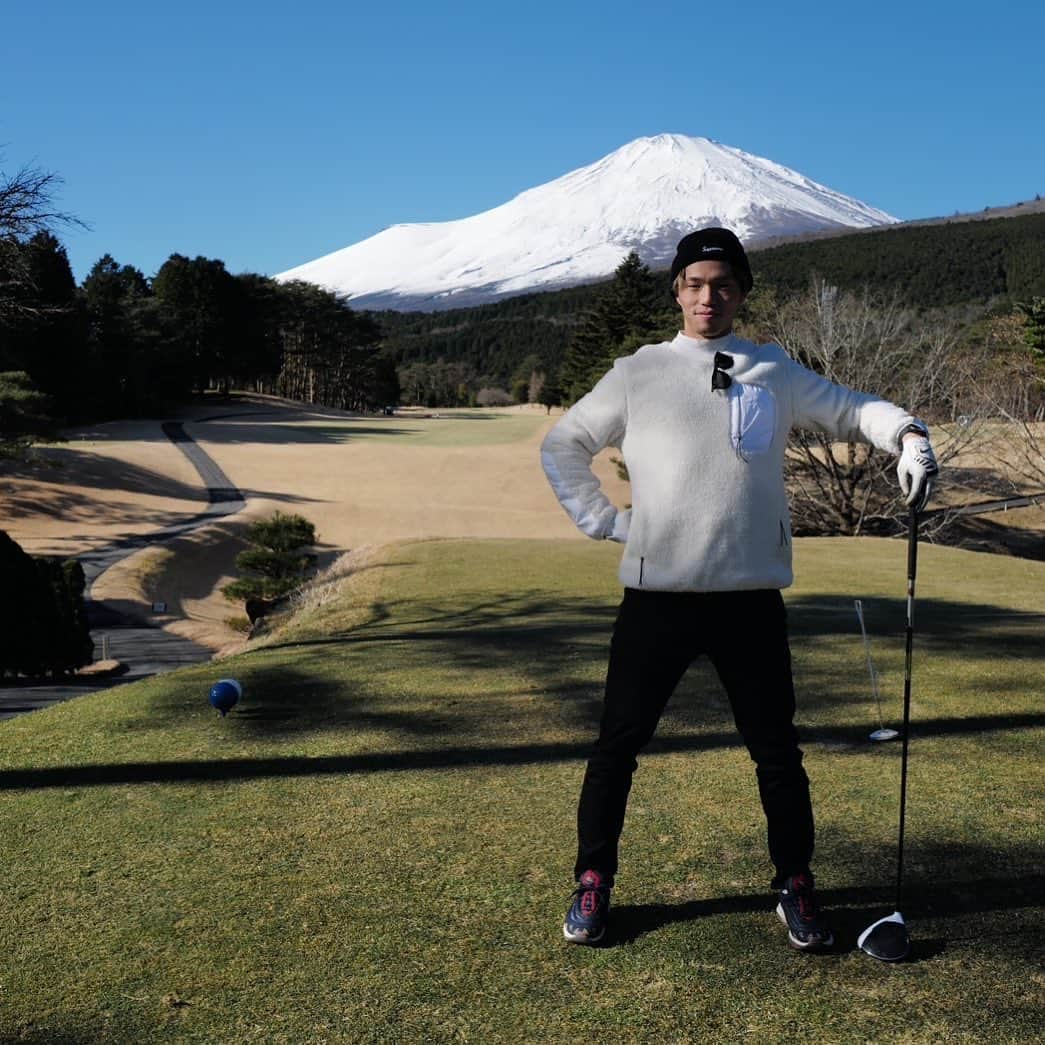 荻原拓也さんのインスタグラム写真 - (荻原拓也Instagram)「打ち納め #富士山#ロケーション#神 #スコアは言えません #前後半で1回ずつ＋6ありました」12月29日 19時25分 - lefty_hamster26