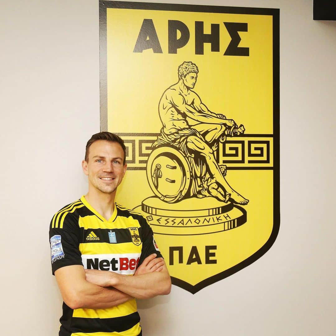 ヴラディミール・ダリダのインスタグラム：「I'm excited to be here. Can’t wait for the first match!🤩💪💛🖤⚽️ #arisfc」