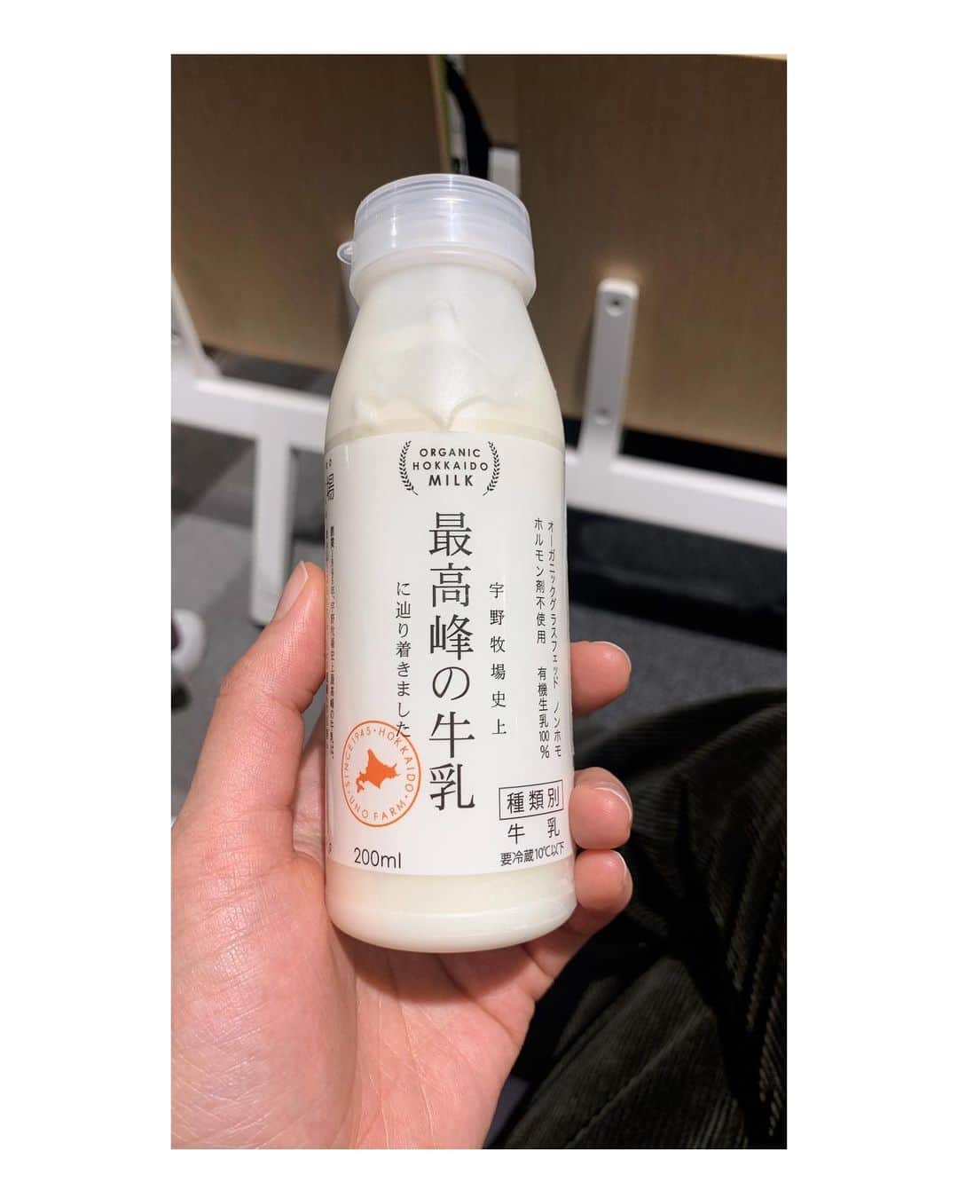 井上貴美さんのインスタグラム写真 - (井上貴美Instagram)「日帰りで札幌へ。  ふらりと身軽な旅。 食べまくりの歩きまくりの楽しいがギュギュッと詰まった1日でした。  締めの牛乳。 生クリームやチーズのような、なめらか〜で濃厚〜な一杯。 美味しいよ🥛」12月29日 11時10分 - takami__213