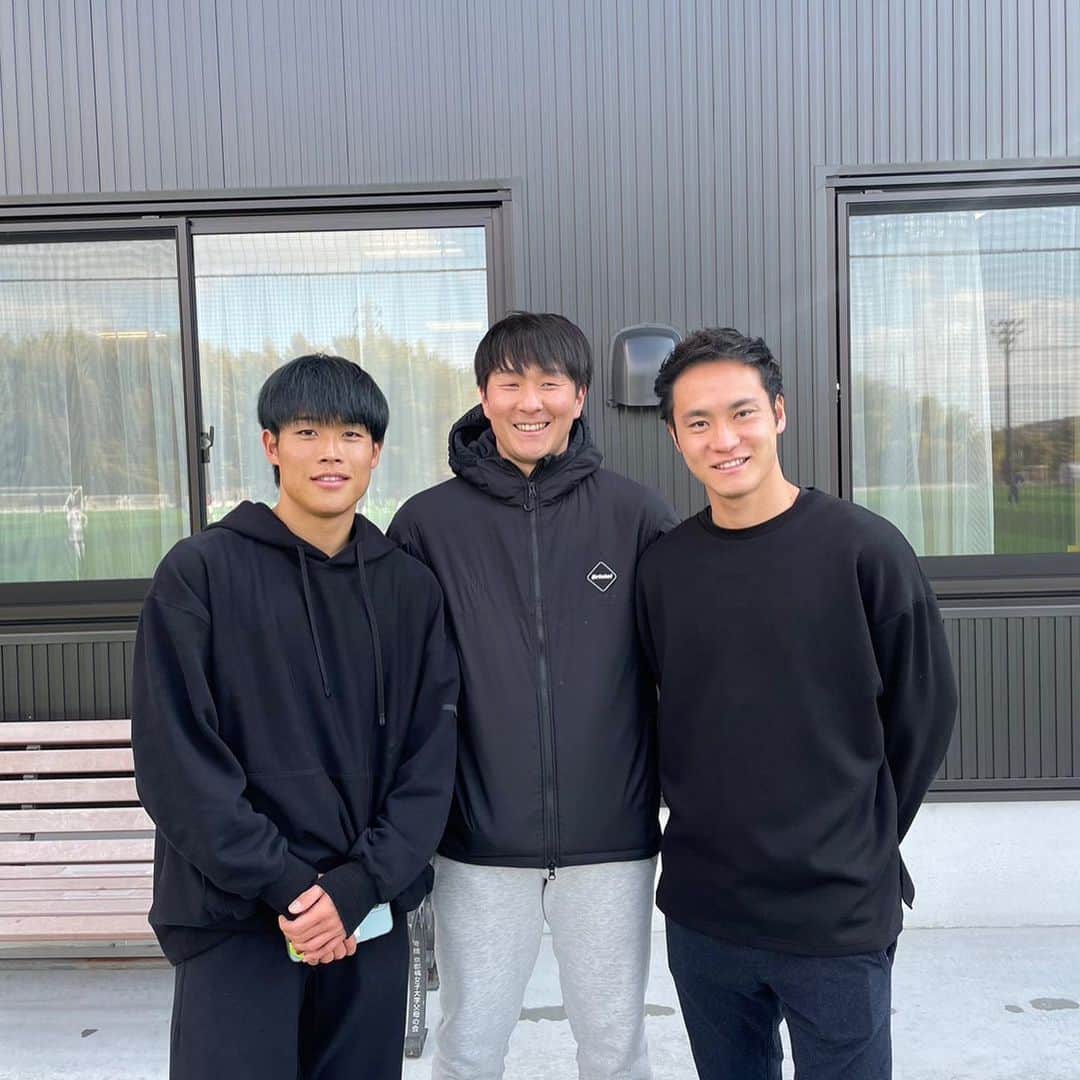 岩崎悠人さんのインスタグラム写真 - (岩崎悠人Instagram)「1年間ありがとうございました‼︎ @akihiro_izumi  @koyamatsu_tomoya.official  これからも2人の成長速度についていけるように頑張ります💪🏻」12月29日 11時09分 - yutoiwasaki611