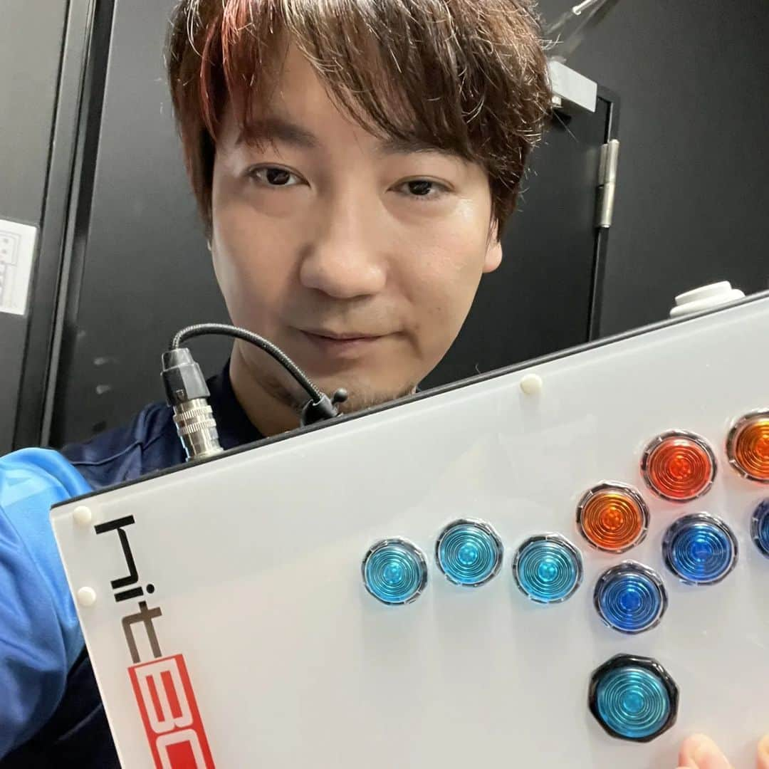 梅原大吾さんのインスタグラム写真 - (梅原大吾Instagram)「#SFリーグ 頑張ります！ Time for the Street Fighter League playoffs. Will do my best!  #Sponsored by @hitboxarcade」12月29日 11時13分 - daigothebeast