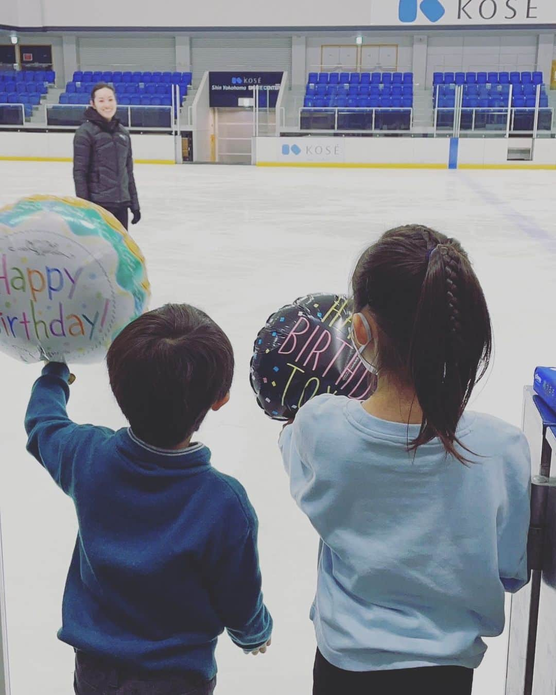 荒川静香のインスタグラム：「Thank you🎶🎈👫💐🍓」