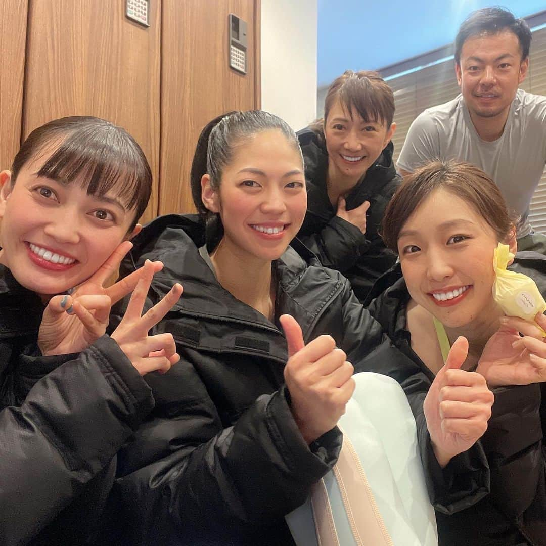 植田麻友美さんのインスタグラム写真 - (植田麻友美Instagram)「2022年もあと少し！ 今年はダイエット企画から始まり  神社に愛を注いだ1年でした🍀  そして  凍っていた心がやっと揺れ動いた大切な年でした🌸  今まで以上に  沢山の人の愛情と温もりを頂いた1年で💪      本当にやりたい事が明確になり  有難いご縁を頂いた年末になりました🐯  信じて行動に移していけば  少なからず、未来はいかようにもかえていける  そう思えた🍀  2022年も  たくさん支えてくださったり 関わってくださった 皆様に感謝申し上げます✨  2023年はずっとやりたかった事に挑戦出来るので  自分を信じて  私らしく  更に笑顔の年に🤭   #戸隠神社  #居木神社  #香取神宮  #鹿島神宮  #息栖神社  #片瀬諏訪神社   #江の島神社  #三峰神社  #寒川神社  #神社巡り   #神社好きな人と繋がりたい」12月29日 13時53分 - ue_mayutaro