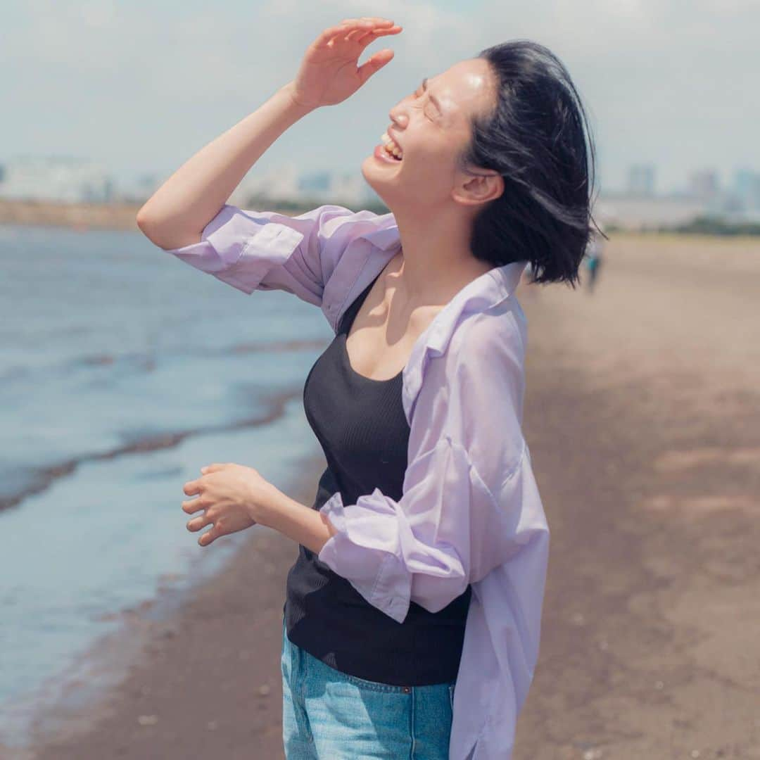 植田麻友美さんのインスタグラム写真 - (植田麻友美Instagram)「2022年もあと少し！ 今年はダイエット企画から始まり  神社に愛を注いだ1年でした🍀  そして  凍っていた心がやっと揺れ動いた大切な年でした🌸  今まで以上に  沢山の人の愛情と温もりを頂いた1年で💪      本当にやりたい事が明確になり  有難いご縁を頂いた年末になりました🐯  信じて行動に移していけば  少なからず、未来はいかようにもかえていける  そう思えた🍀  2022年も  たくさん支えてくださったり 関わってくださった 皆様に感謝申し上げます✨  2023年はずっとやりたかった事に挑戦出来るので  自分を信じて  私らしく  更に笑顔の年に🤭   #戸隠神社  #居木神社  #香取神宮  #鹿島神宮  #息栖神社  #片瀬諏訪神社   #江の島神社  #三峰神社  #寒川神社  #神社巡り   #神社好きな人と繋がりたい」12月29日 13時53分 - ue_mayutaro