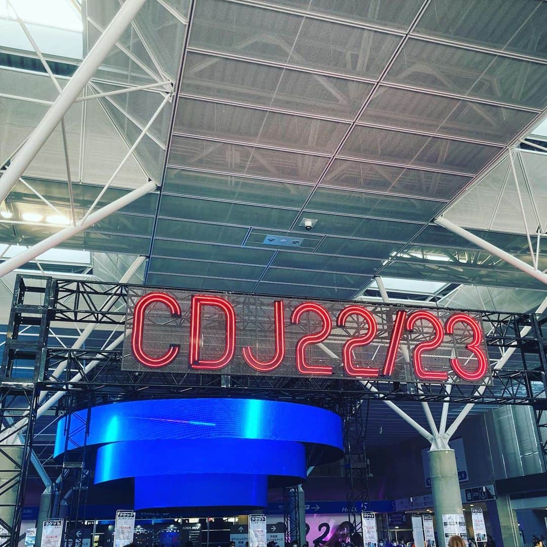 たいせいのインスタグラム：「今日はモーニング娘。’22 アンジュルム Juice=Juice と3組も出させてもらえる！ 今年最後のフェス！ 楽しんで行こう！！ #cdj2223」