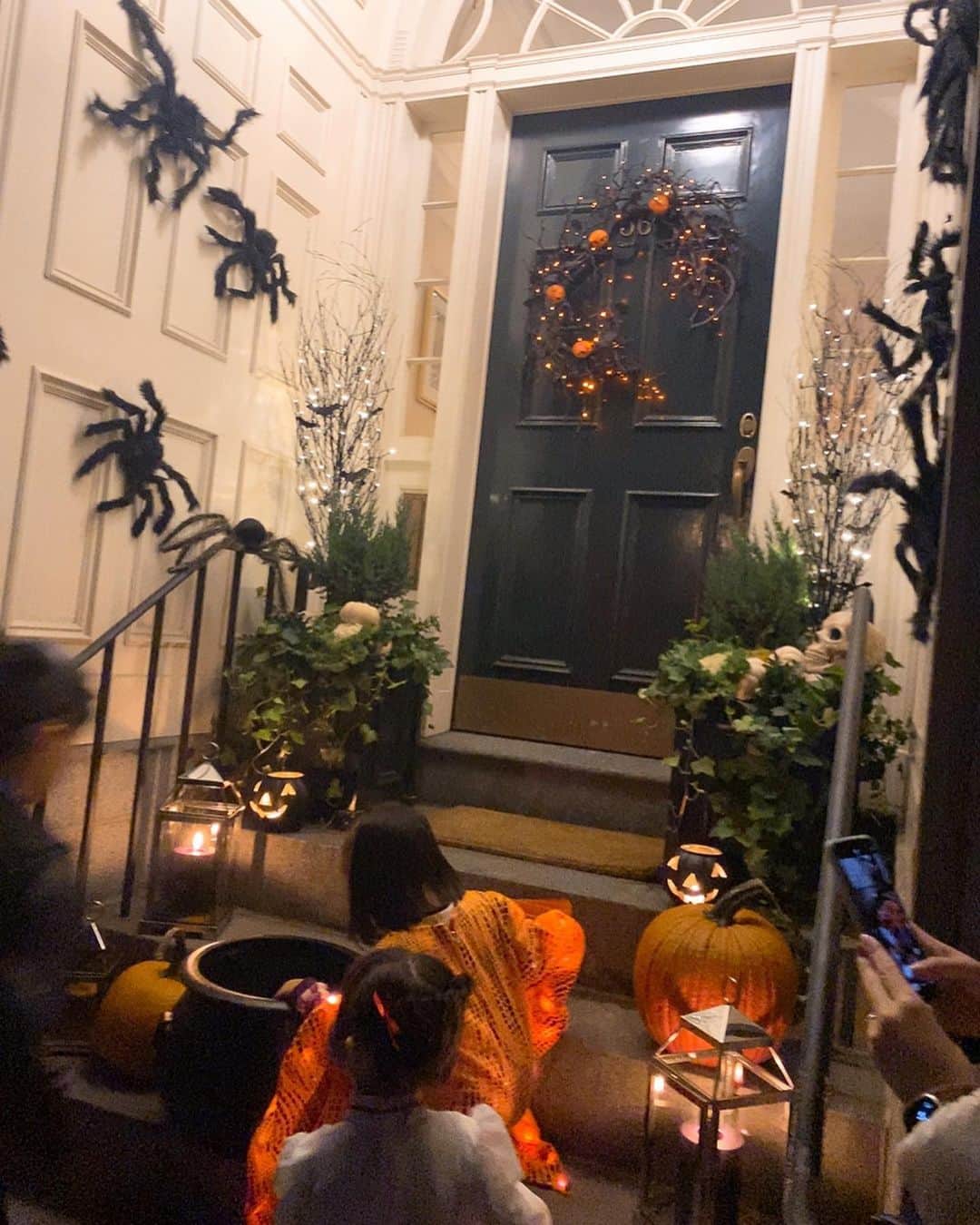 酒向杏奈さんのインスタグラム写真 - (酒向杏奈Instagram)「. . Halloween at Beacon Hill🎃 . . #Halloween #beaconhill  #boston #2022 #october」12月29日 14時51分 - annacotta715
