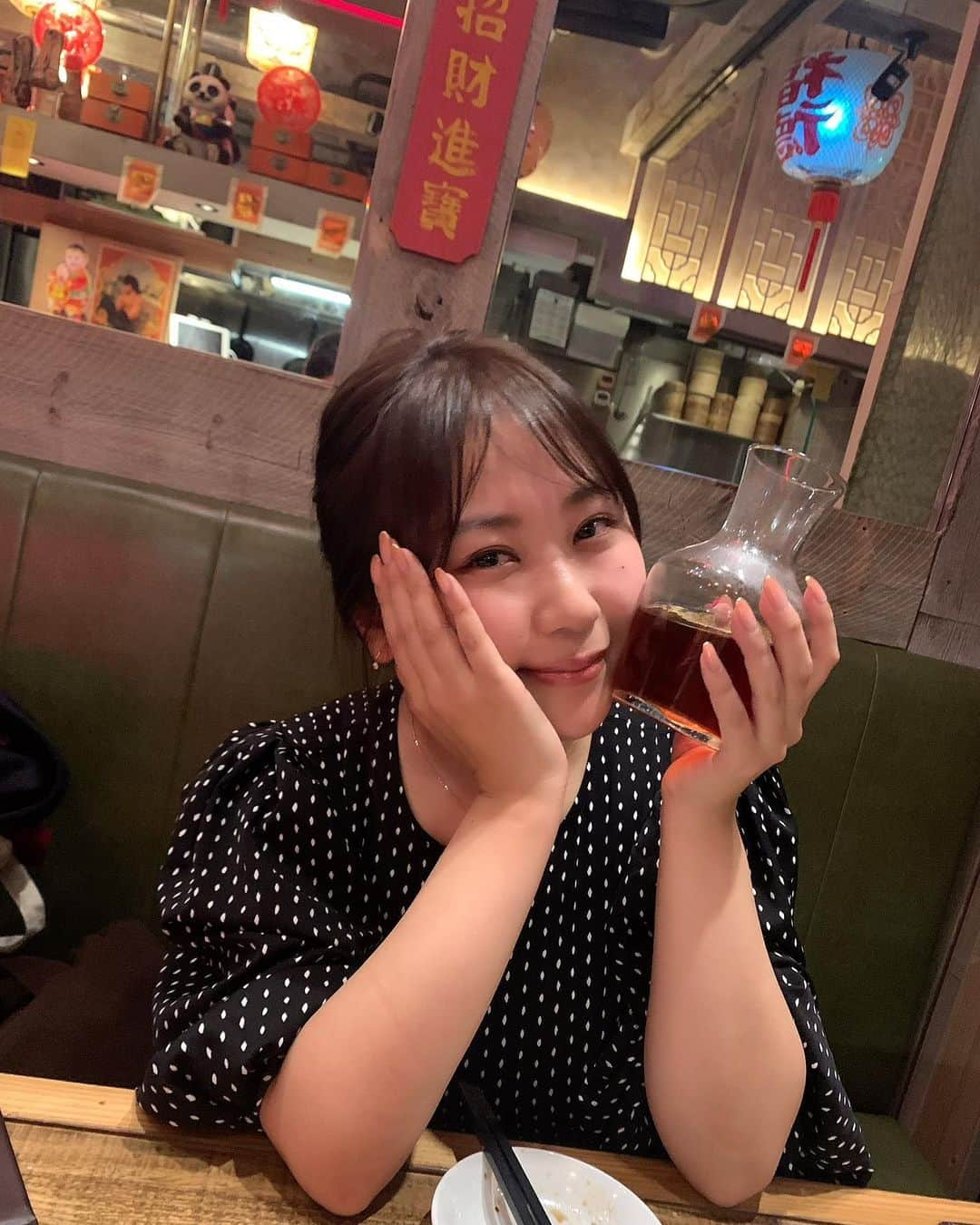 西田麻衣のインスタグラム：「ここ最近の悲劇劇場からの 復活😊✨ 紹興酒5ビンぐらいあけた🍶 in品川 真っ赤🪞  #今年もお世話になりました #今年はまた新しい環境に恵まれました #2022年も沢山の優しさに触れました #ありがとうございます #来年も宜しくお願い致します」