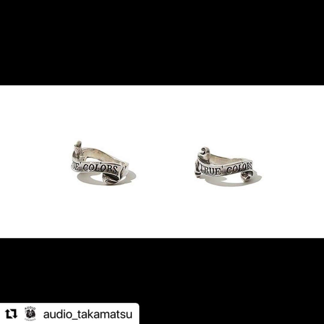 村松拓さんのインスタグラム写真 - (村松拓Instagram)「#Repost @audio_takamatsu with @use.repost ・・・ Rude CHAOS -COLLABORATION with 村松拓   RUDE CHAOS EXHIBITION AT AUDIO DATE：1/2(MON)～1/15(SUN)   2023年1月2日よりAUDIOにて開催となる「Rude CHAOS EXHIBITION」。   コラボレーション作品の展示販売と、アーティストとのセッション風景を撮影した写真の展示を行います。 作品が完売してしまった際は受注販売を承り、後日の受け渡しとなりますので予めご了承ください。  ※同時にアーカイブ作品の受注販売も行います。 前回お目にかかれなかったお客様はこの機会にぜひご来店下さい。   各アイテムには村松拓氏のサイン刻印がされており、お渡しの際にもサインが入っている限定ギャランティーカードが付属となります。   TRUE COLORS NECKLACE-REGULAR 44,000円(税込)   TRUE COLORS NECKLACE-SHORT 41,800円(税込)   TRUE COLORS RING 36,300円(税込)   SWALLOW CRIMSON NECKLACE LARGE 50,160円(税込)   SWALLOW CRIMSON NECKLACE SMALL 36,960円(税込)   SWALLOW CRIMSON HAIR GUM 22,440円(税込)   商品の詳細はAUDIO BLOGまたはオンラインストアーをご覧下さい。   @takkyun_ncis  #村松拓 #NothingsCarvedInStone #ABSTRACTMASH #RudeCHAOS #RUDEGALLERY #ルードギャラリー #CHAOSDESIGN #カオスデザイン #audio_takamatsu」12月29日 15時30分 - takkyun_ncis