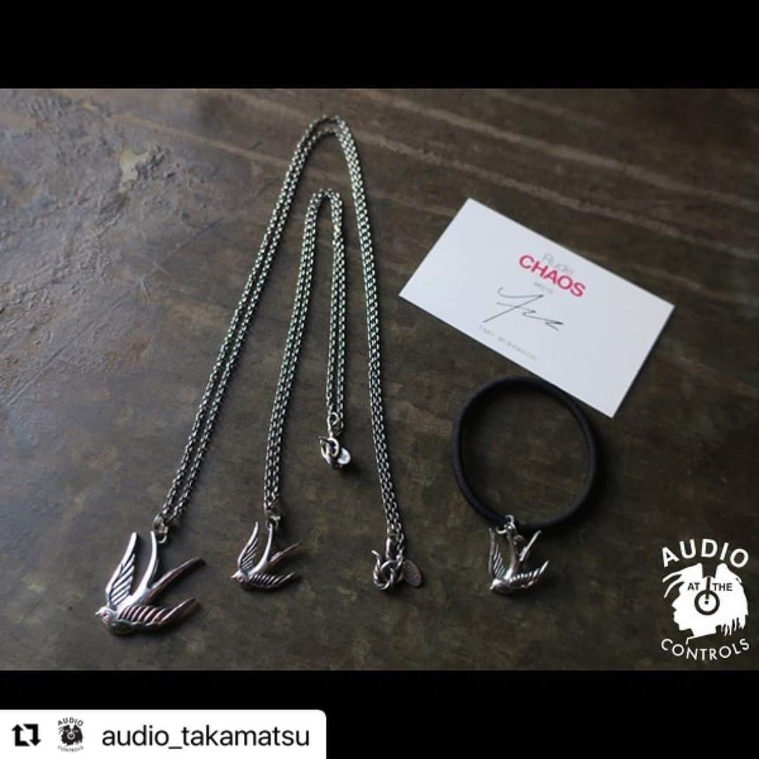 村松拓さんのインスタグラム写真 - (村松拓Instagram)「#Repost @audio_takamatsu with @use.repost ・・・ Rude CHAOS -COLLABORATION with 村松拓   RUDE CHAOS EXHIBITION AT AUDIO DATE：1/2(MON)～1/15(SUN)   2023年1月2日よりAUDIOにて開催となる「Rude CHAOS EXHIBITION」。   コラボレーション作品の展示販売と、アーティストとのセッション風景を撮影した写真の展示を行います。 作品が完売してしまった際は受注販売を承り、後日の受け渡しとなりますので予めご了承ください。  ※同時にアーカイブ作品の受注販売も行います。 前回お目にかかれなかったお客様はこの機会にぜひご来店下さい。   各アイテムには村松拓氏のサイン刻印がされており、お渡しの際にもサインが入っている限定ギャランティーカードが付属となります。   TRUE COLORS NECKLACE-REGULAR 44,000円(税込)   TRUE COLORS NECKLACE-SHORT 41,800円(税込)   TRUE COLORS RING 36,300円(税込)   SWALLOW CRIMSON NECKLACE LARGE 50,160円(税込)   SWALLOW CRIMSON NECKLACE SMALL 36,960円(税込)   SWALLOW CRIMSON HAIR GUM 22,440円(税込)   商品の詳細はAUDIO BLOGまたはオンラインストアーをご覧下さい。   @takkyun_ncis  #村松拓 #NothingsCarvedInStone #ABSTRACTMASH #RudeCHAOS #RUDEGALLERY #ルードギャラリー #CHAOSDESIGN #カオスデザイン #audio_takamatsu」12月29日 15時30分 - takkyun_ncis