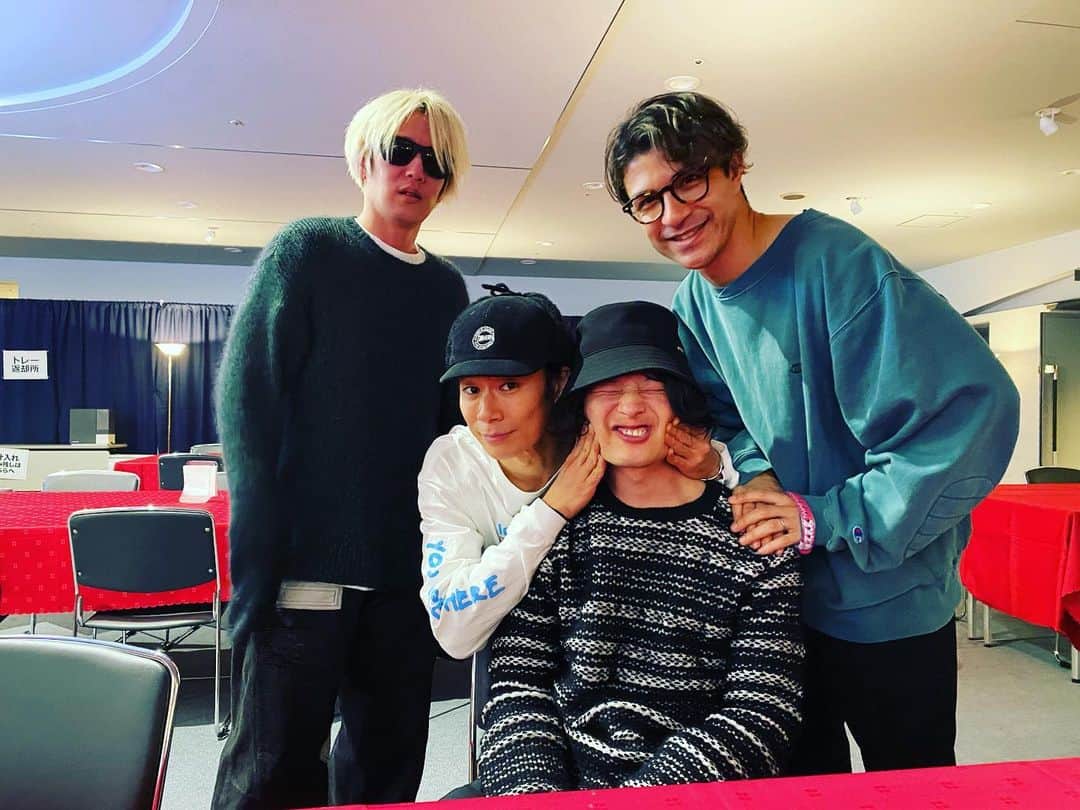 磯部寛之のインスタグラム：「Thank you all for your birthday wishes! Hiro 今年も無事に誕生日迎えました。皆さん沢山のメッセージありがとうございます。呑むどー。ひろ #alexandros #birthday」