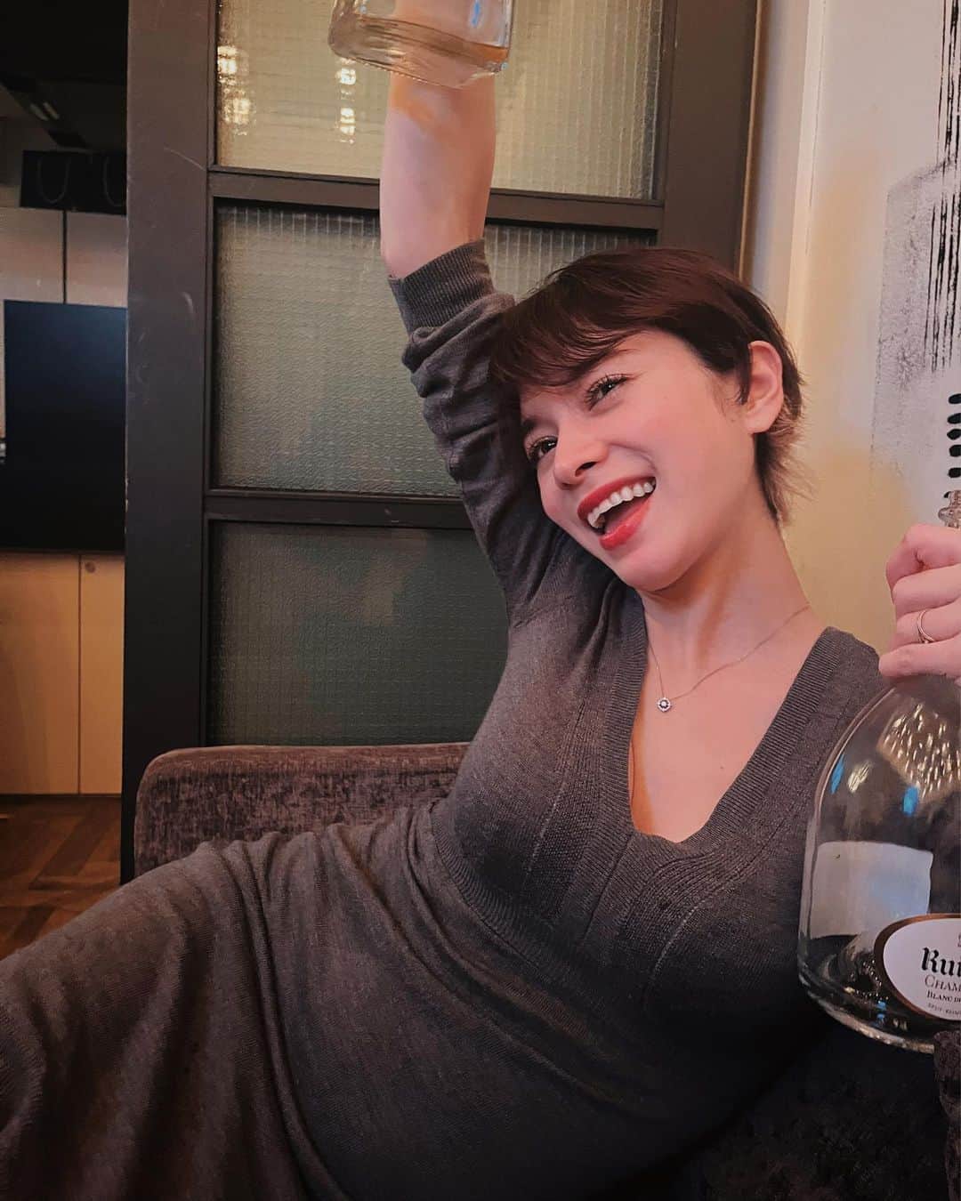 のインスタグラム：「先月西麻布に紹介制のバー @flat_nishiazabu オープン致しました🥳🍾🎉  すでにご来店頂きました皆さまありがとうございます🙇‍♀️🧡まだご案内できてない方は是非来年お越しください💙　お問合せはDM📩🧚🏻‍♀️  やきとり　@yakitori_taira  鮨　@sushi_taira   #平良　#鯛良　#やきとり　#yakitori #sushi #すし　#寿司　#鮨スタグラム #おすし #銀座グルメ #銀座　#居酒屋　#六本木グルメ #南青山グルメ  #和食　#washoku #西麻布　#西麻布グルメ #イタリアン　#予約困難店 #予約困難店取れる方と繋がりたい 　#六本木ランチ　#酒スタグラム #グルメ女子 #グルメスタグラム #グルメ好きな人と繋がりたい #グルメな人と繋がりたい #恵比寿グルメ  #恵比寿 #六本木」