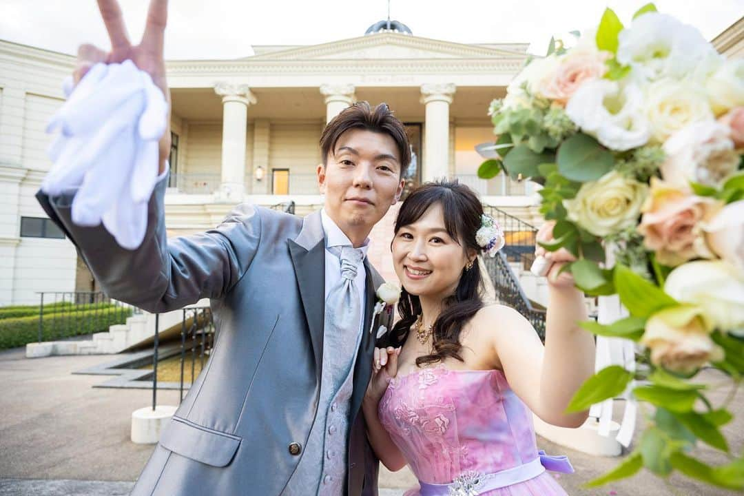 富山結婚式 ヴィラグランディス富山さんのインスタグラム写真 - (富山結婚式 ヴィラグランディス富山Instagram)「， お色直し後のカラードレスでピース✌️ ， 白ドレスもカラードレスもお写真たくさん残します✨✨ 最高の１日を思い出に…  ， ， ， ， ， ， ， ， ， ， *･゜ﾟ･*:.｡..｡.:*･'･*:.｡. .｡.:*･゜ﾟ･* *･゜ﾟ･*:.｡..｡.:*･'･*:.｡. .｡.:*･゜ﾟ･* ご結婚式をお考えの方はぜひブライダルフェアへのご参加もお待ちしております♬ *･゜ﾟ･*:.｡..｡.:*･'･*:.｡. .｡.:*･゜ﾟ･* *･゜ﾟ･*:.｡..｡.:*･'･*:.｡. .｡.:*･゜ﾟ･* ， ， ， ， ， ， ， ， ， ， ， ， ， ， ， ， #ヴィラグランディス富山 他の写真も気になる方はプロフィールから 公式HPもご覧ください▶︎▶︎▶︎」12月29日 17時44分 - villagrandis_toyama