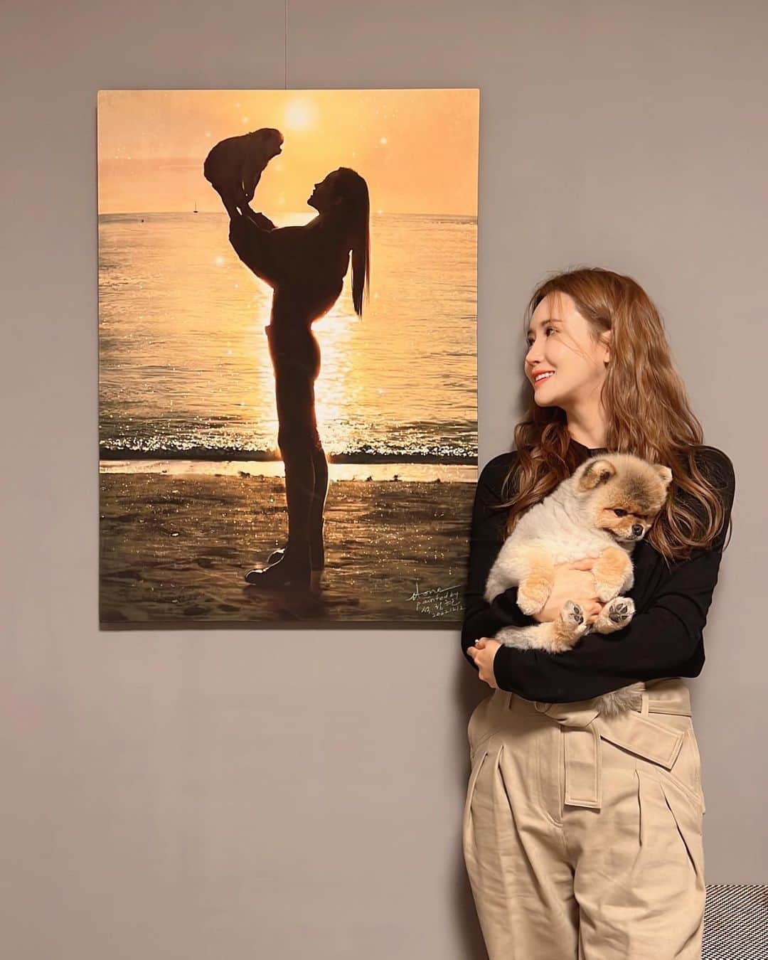 イ・ダヘのインスタグラム：「사진보다 더 멋진 그림❤️ #paintedby #석정현 @heart_greaten」