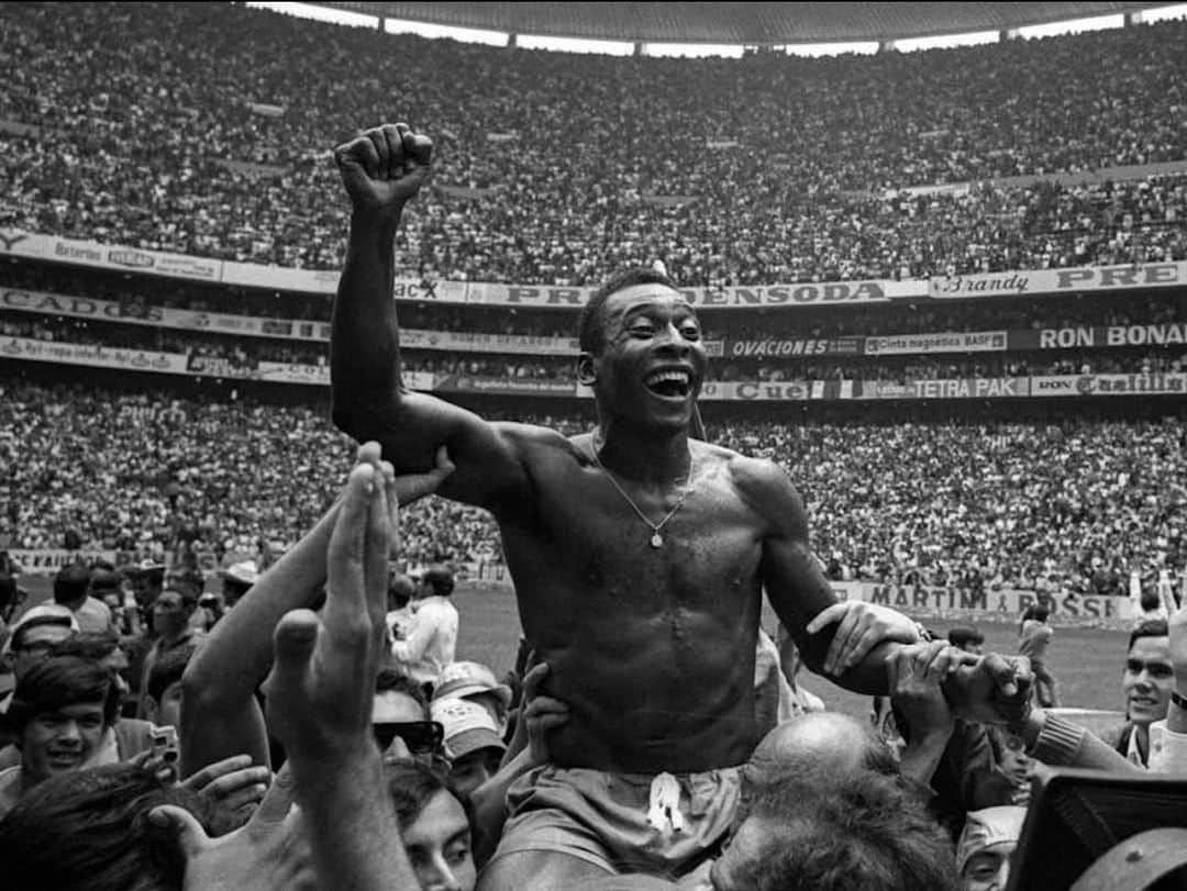 マチュー・フラミニのインスタグラム：「Legend lives forever… Rest in Peace @pele 🙏🏼😢  #football #legend #live #forever」