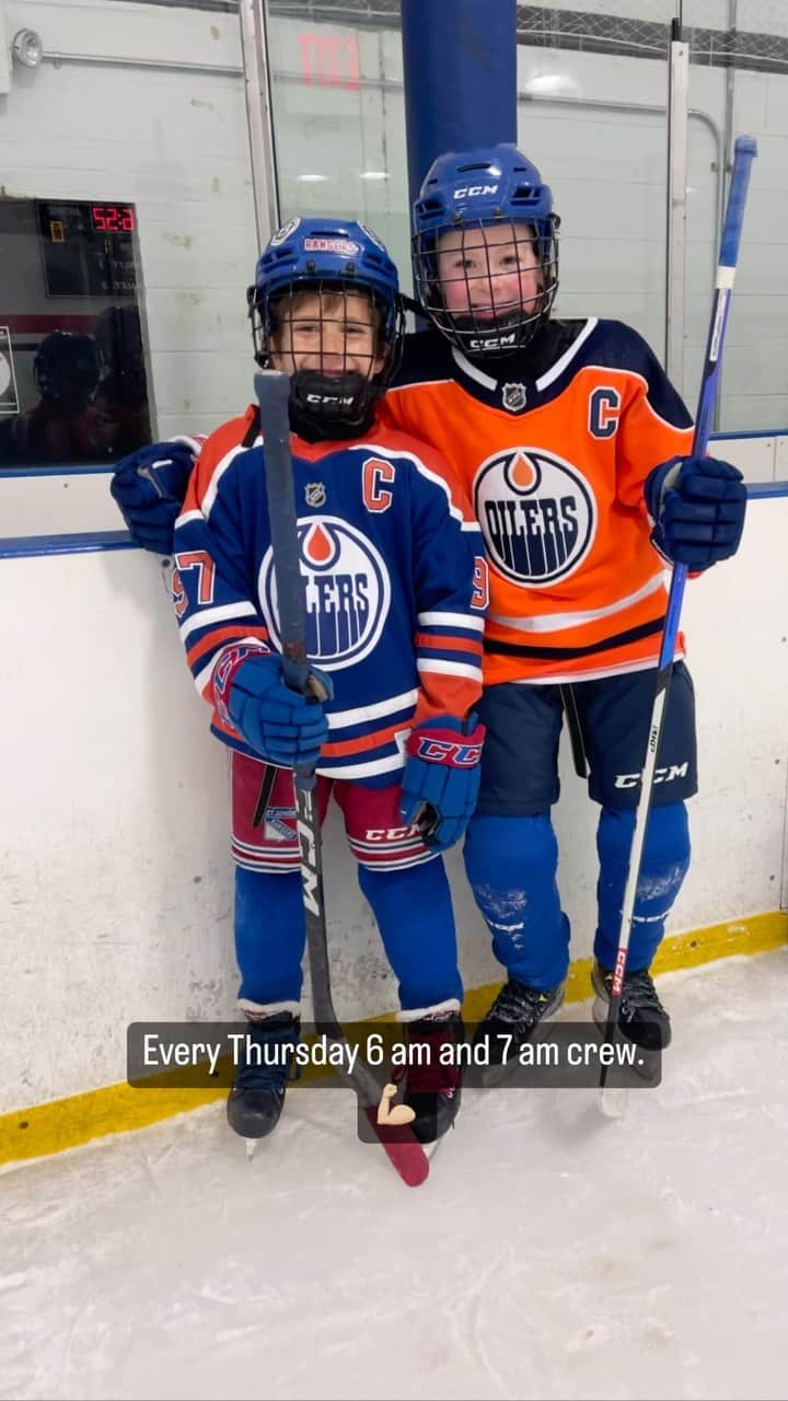 エレーネ・ゲデヴァニシヴィリのインスタグラム：「Every Thursday AM 💪🏼  @zack.attack10 and @njhockeykid  representing!  @cuttingedgeiceacademy_  @besahockey  @nhl    #BesaHockey #balance #efficiency #speed #agility  #ellegedeevideos #hockey #training #hockeytiktoks #elite #edgework #hockey #elleGedee」