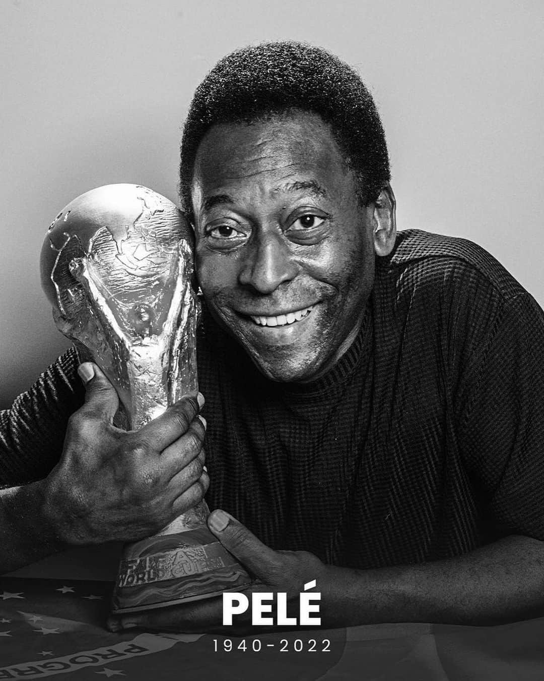 ピーター・ディンクレイジさんのインスタグラム写真 - (ピーター・ディンクレイジInstagram)「Brazilian legend Pelé has passed away at 82.   Rest In Peace. A legend who will be remembered forever 🇧🇷」12月30日 4時51分 - peterdinklage