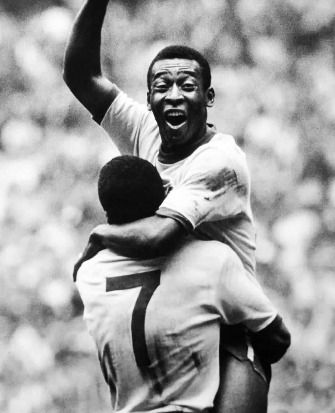 マリアーノ・ディアス・メヒアのインスタグラム：「‘Oh Rei’ Pelé DEP 👑🤲🏽」