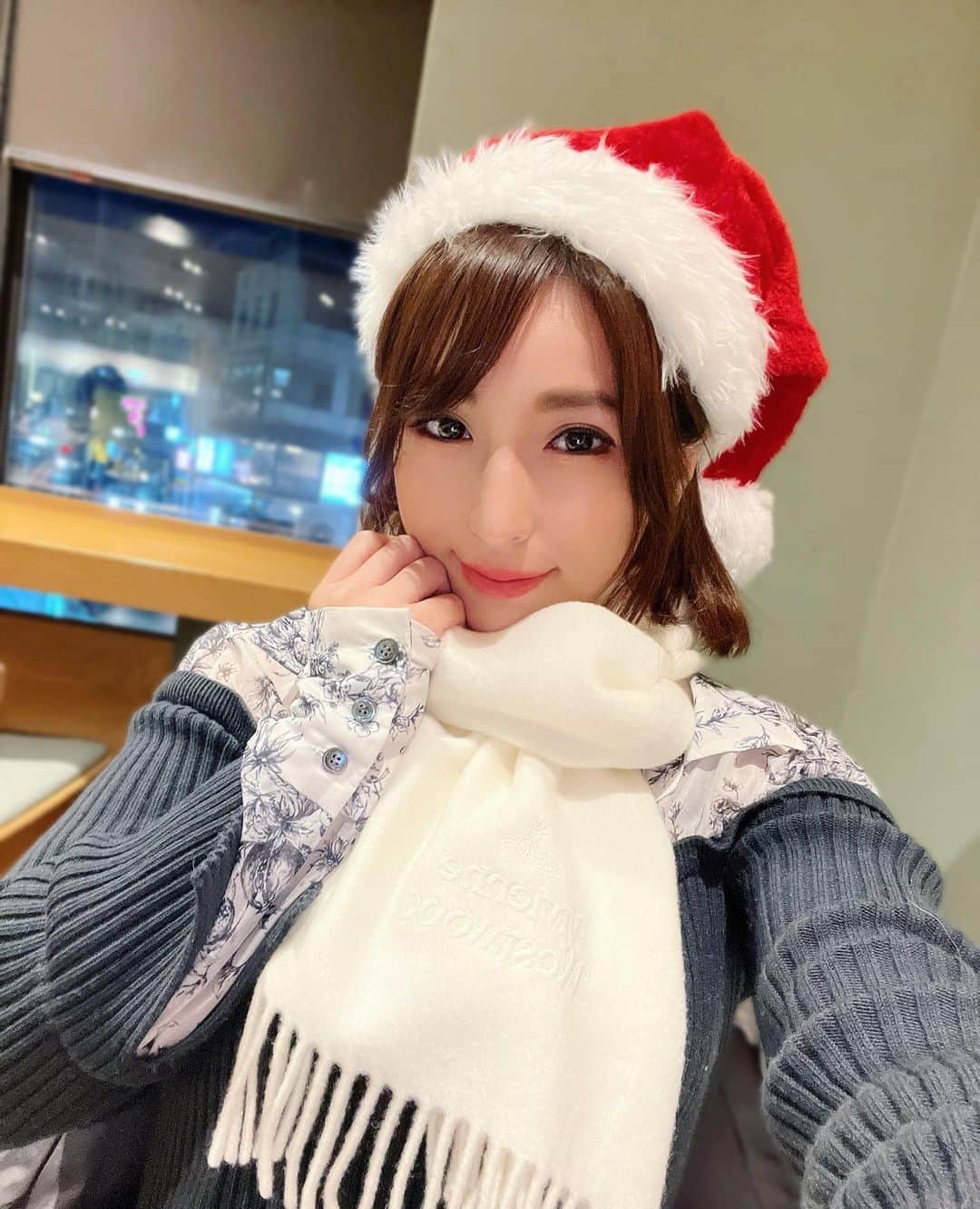 星野ナミのインスタグラム：「オンラインファンミありがとうございました❤️ 機能にも慣れてきて、ファンの方優しくて楽しかったのでまた来月もやります♪ 皆さまに会えるようにオフ会などイベントを開催するのが来年の目標です！」