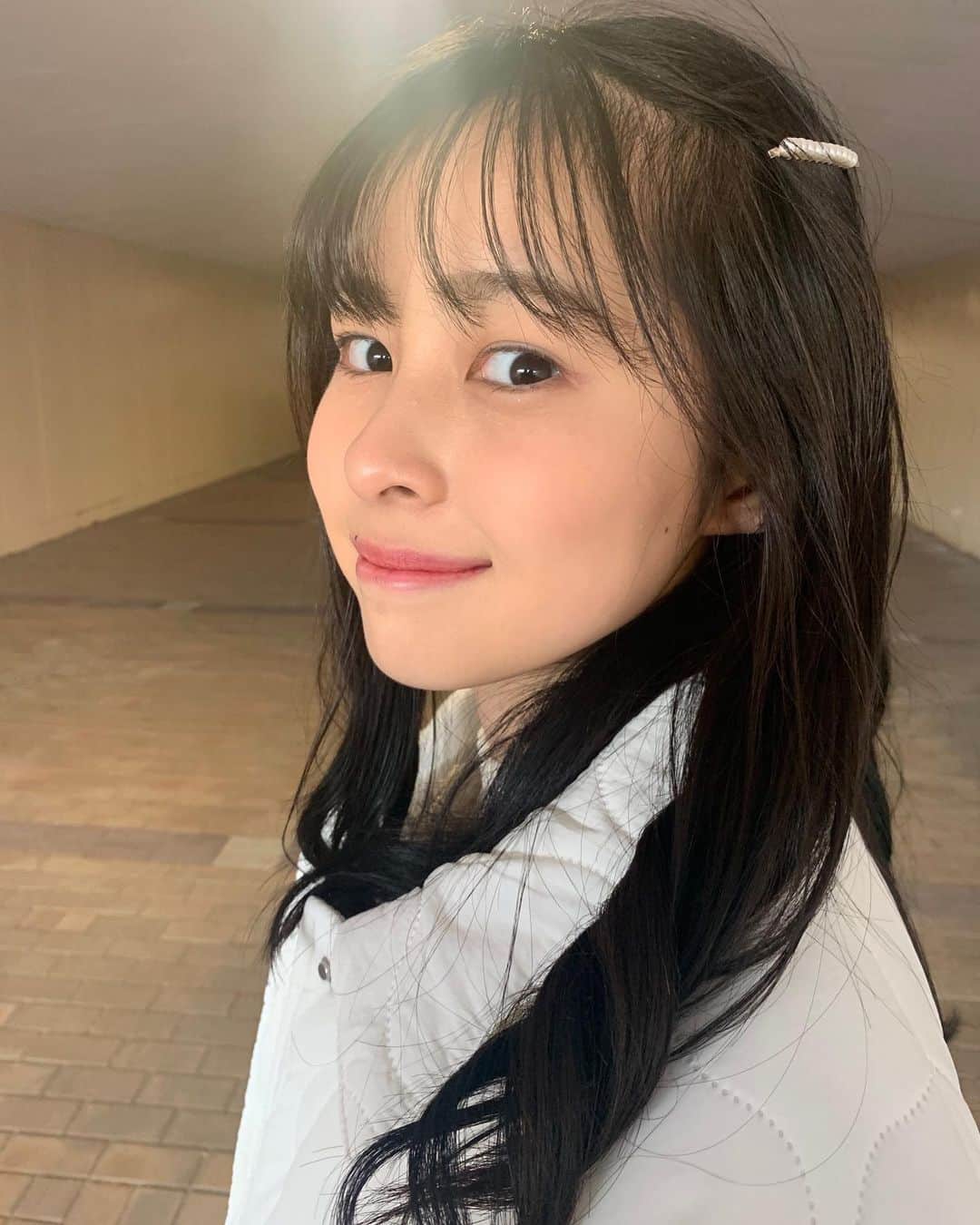 村山千夏のインスタグラム：「こんばんは。  歩く！歩く！  昨日沢山食べたので、 今日はとにかく歩きました。 どのくらいカロリー消費したかな…☺︎  walk! walk!  I ate a lot yesterday, so I walked anyway today. How many calories did you consume☺︎  #jk#高校生#女子高校生#sjk#jk2#05#05line#17歳#17yearsold #全身コーデ#全身#ロングブーツ#wego#ヘアアレンジ#foryoupage #fyp#おすすめ#japan #japanesegirl」