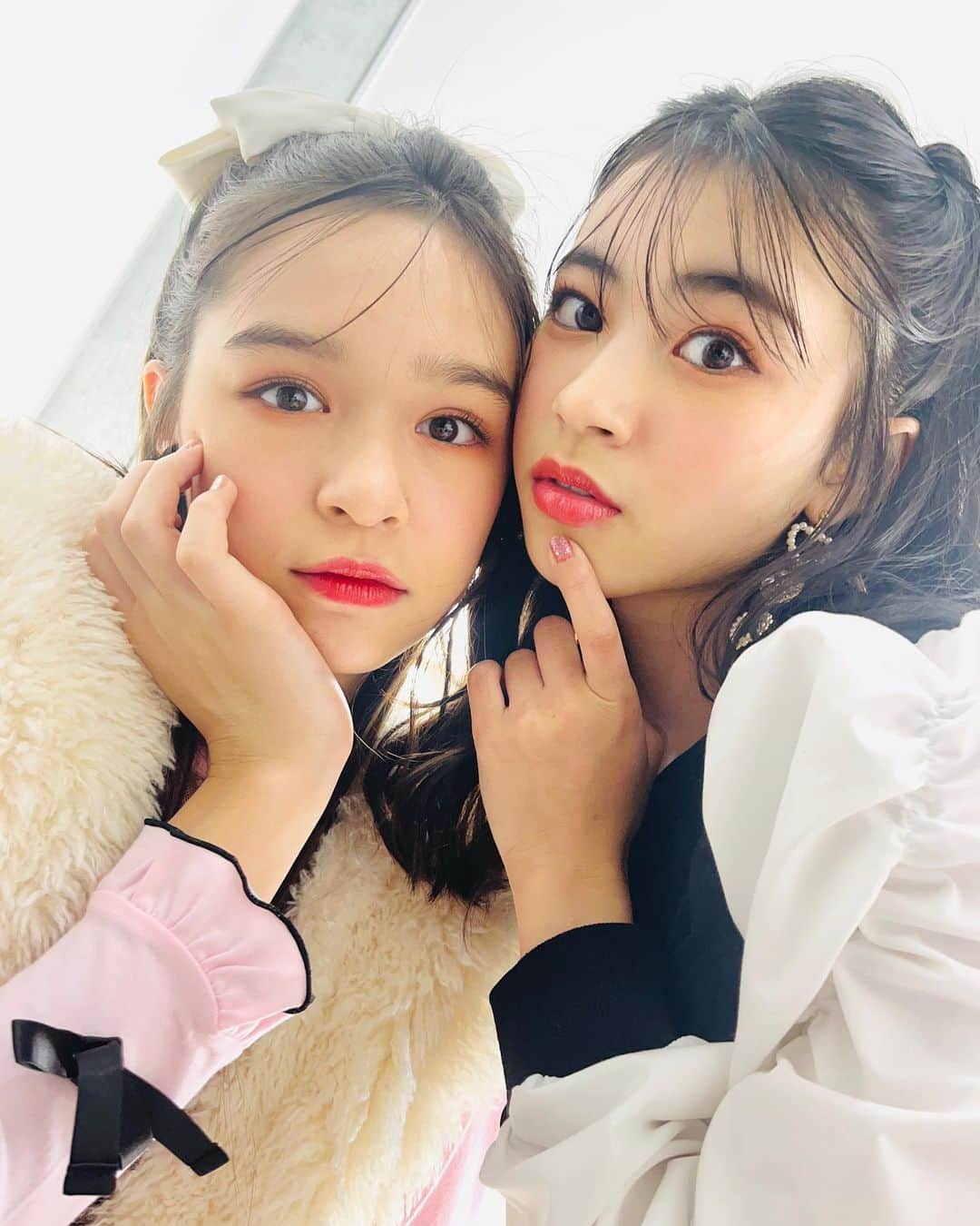 ニコ☆プチのインスタグラム：「💞  どどどどどアップ😘😘 メイクもコーデもめちゃガーリー💖💖 囲みアイがポイント👀🌸❕  #白水ひより #星名ハルハ #ニコプチ #韓ドルコーデ #kep1er  #2月号みてね」