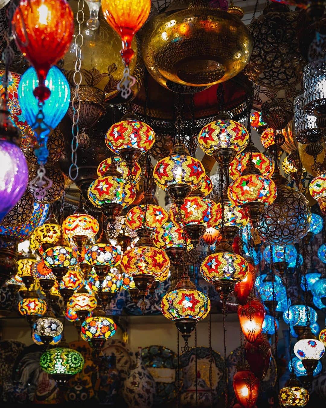 halnoさんのインスタグラム写真 - (halnoInstagram)「妖艶でエキゾチックなイスタンブールの夜。 街の明かり、モスクの明かり、路地裏の明かり。イスタンブールは灯火が美しく、そして似合う。 ・ ・ The bewitching and exotic night of Istanbul. The lights of the city, the lights of the mosques, and the lights of the back alleys. Istanbul is beautiful and suits the lights. ・ 🇹🇷 #GoTürkiye #Goİstanbul #İstanbulisthenewcool ・ ・ Special thanks @goturkiye @goturkiye_jp  tour guide @thoronaga カーンさん❤️」12月29日 20時37分 - halno