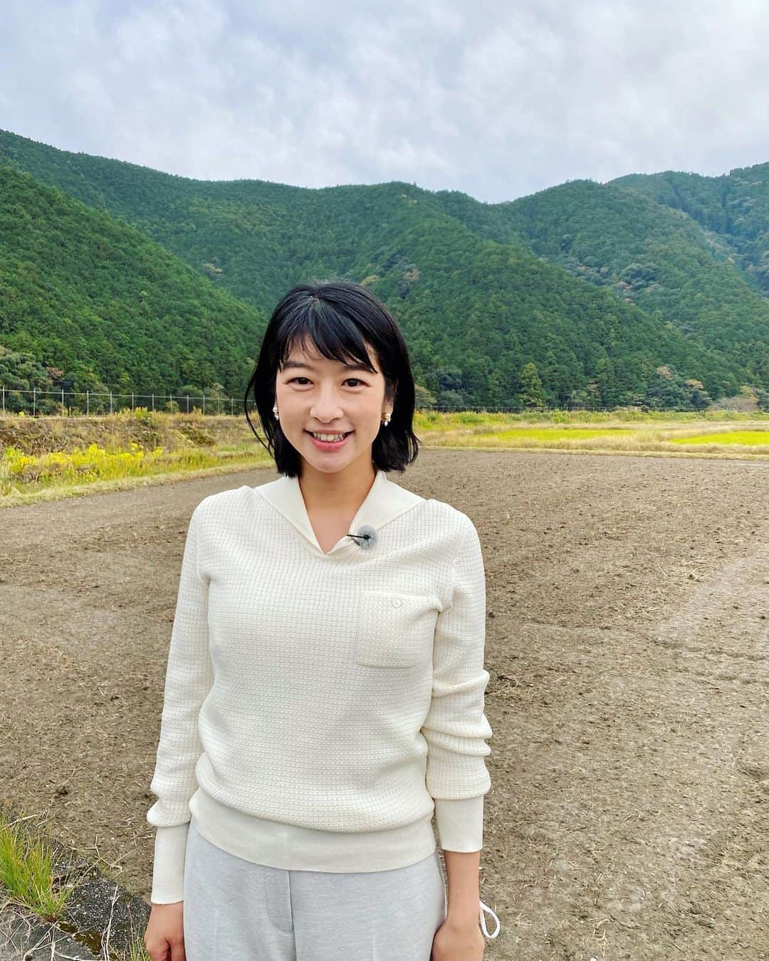 生野陽子さんのインスタグラム写真 - (生野陽子Instagram)「🚶‍♀️ お知らせです☺︎  「有吉くんの正直さんぽ」 2023年の放送から 再び担当させていただきます。 久々の番組ロケは少し緊張しましたが、 みなさんの優しさに包まれ 復帰することができました。 本当にありがたいことです。  新春SPは和歌山県に。 南紀白浜の素敵な海岸、名所、名店、 そして穴場などを“おさんぽ”しています。  「有吉くんの正直さんぽ新春SP in南紀白浜」 2023年1月2日9時50分〜  どうぞ良いお年をお迎えください。  #有吉くんの正直さんぽ #これまで気にかけてくださった皆様 #ありがとうございました #引き続き宜しくお願いいたします！」12月29日 20時52分 - yoko_shono