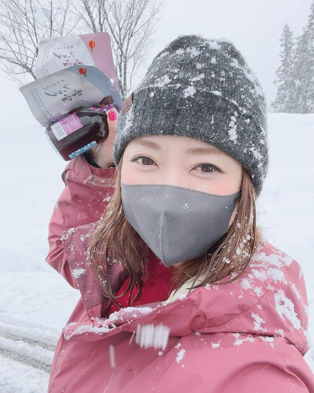 上村知世さんのインスタグラム写真 - (上村知世Instagram)「今日は雪☃️w きっと明日はいい感じなんだろーなーって出かけたらパラダイスでした🗻 パウダーパウダー❄️ ほんと、滑りごたえのある山です！八海山！！ #fm775 #snow #snowboarding #winter #六日町八海山スキー場 #ハート狩人」12月29日 21時05分 - tomose0207